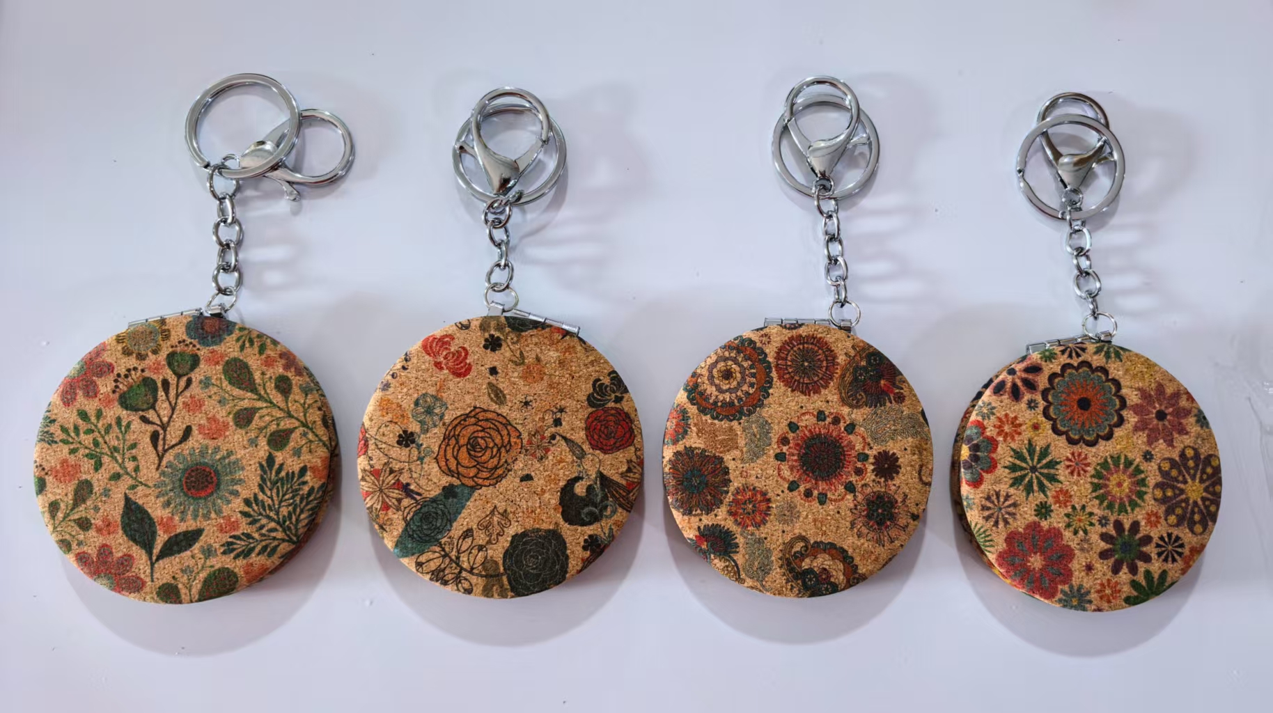 时尚元素化妆镜面包随身镜镜子爱心情人节 方便小巧镜子带钥匙扣详情2