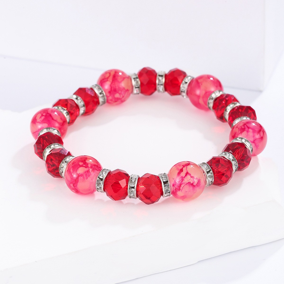 This is a versatile red natural stone beaded bracelet for both men and women. It exudes a sense of sophistication and is suitable for both genders details Picture