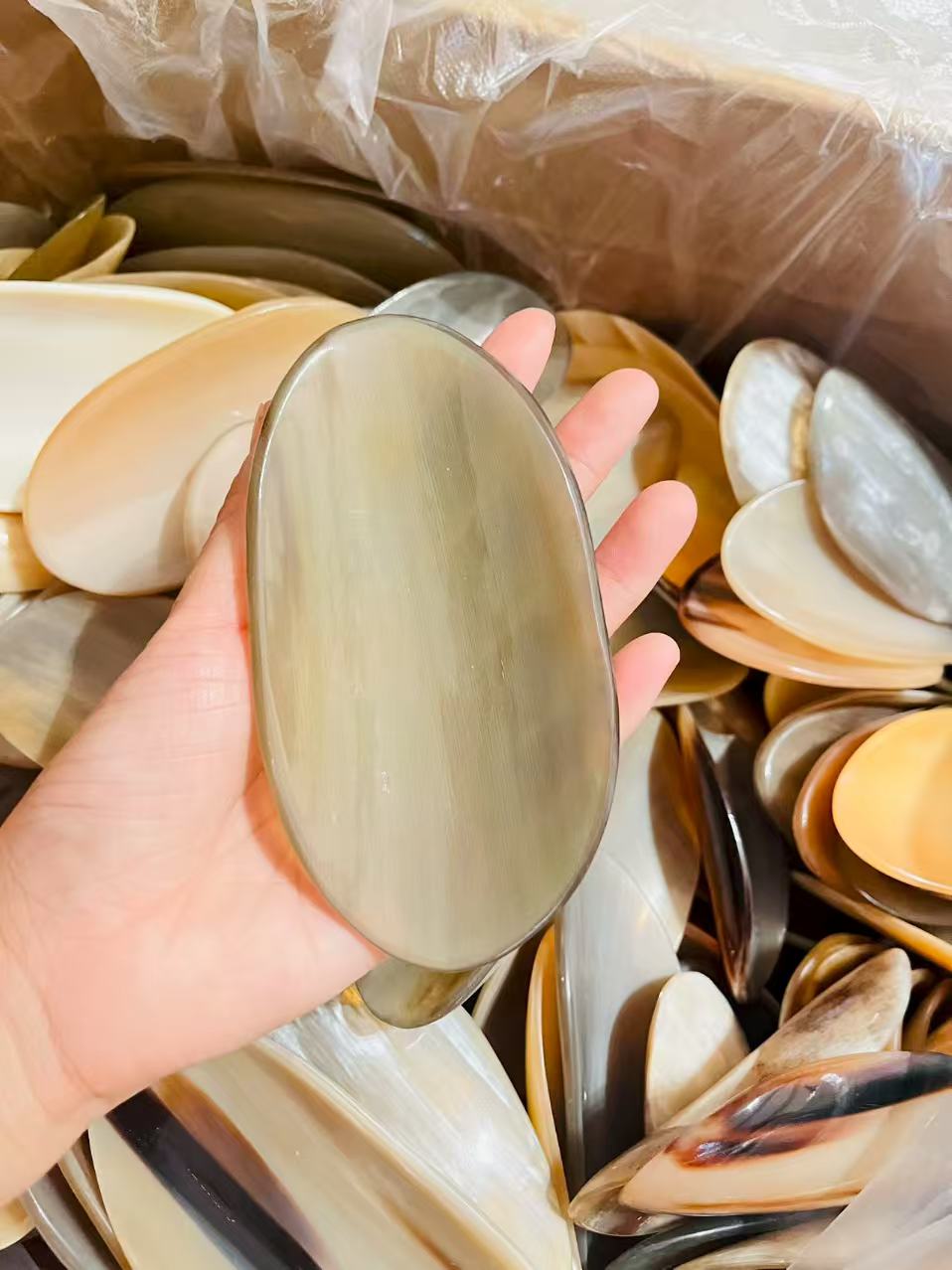 天然牛角瓦片造型刮痧片刮痧板手持便捷推经络护理健康好物去湿去热配合精油使用更佳详情图2