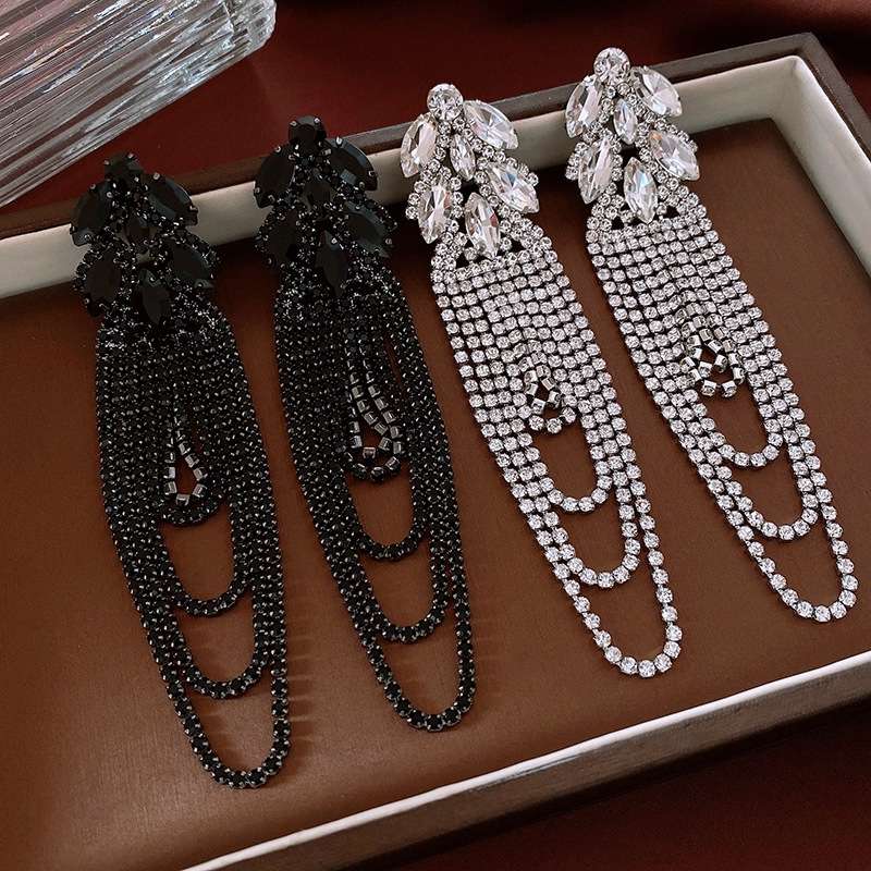 Tassel European and American earrings Application Scenario