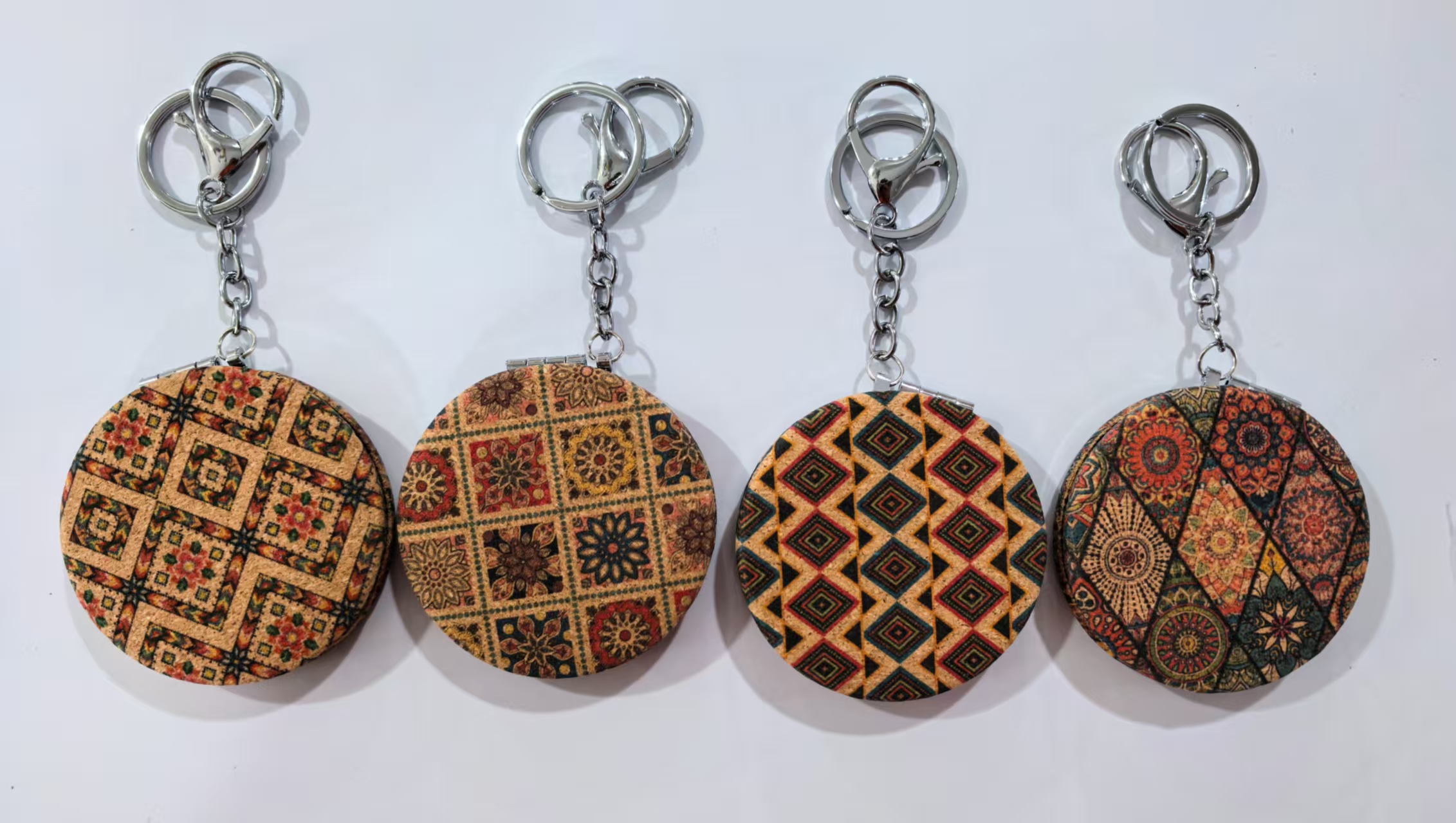 时尚元素化妆镜面包随身镜镜子爱心情人节 方便小巧镜子带钥匙扣详情4