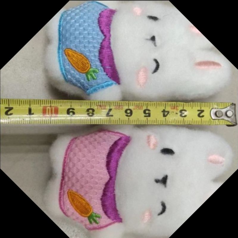 潮流玩具/毛绒玩具/羊毛毡/羊毛毡挂件/抱心熊白底实物图