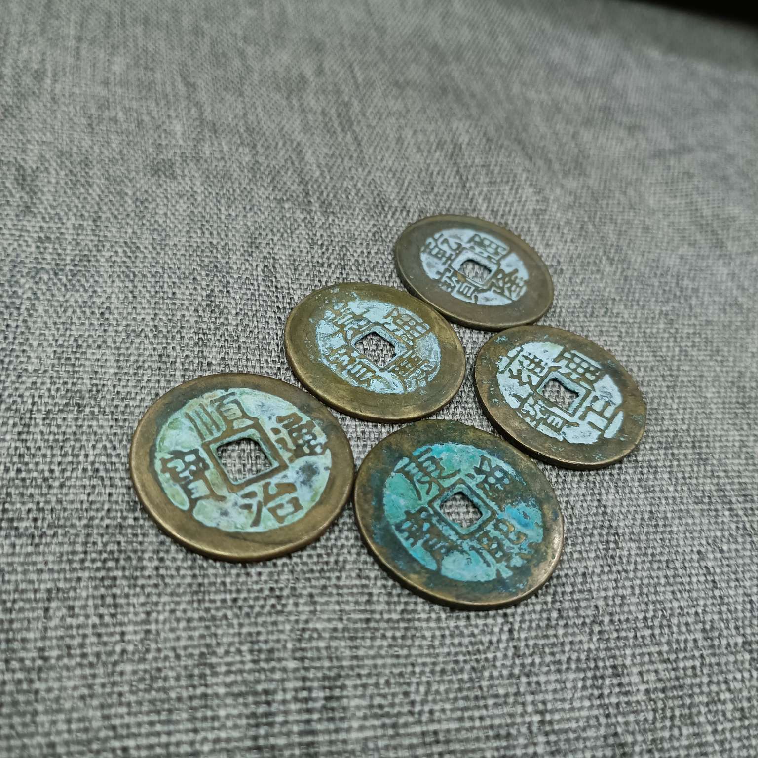 Zhonggong Craft Antique green rust Copper Coin Five Emperors Coin, 2.8cm, aged and thickened Five Emperors Coin detail image 3