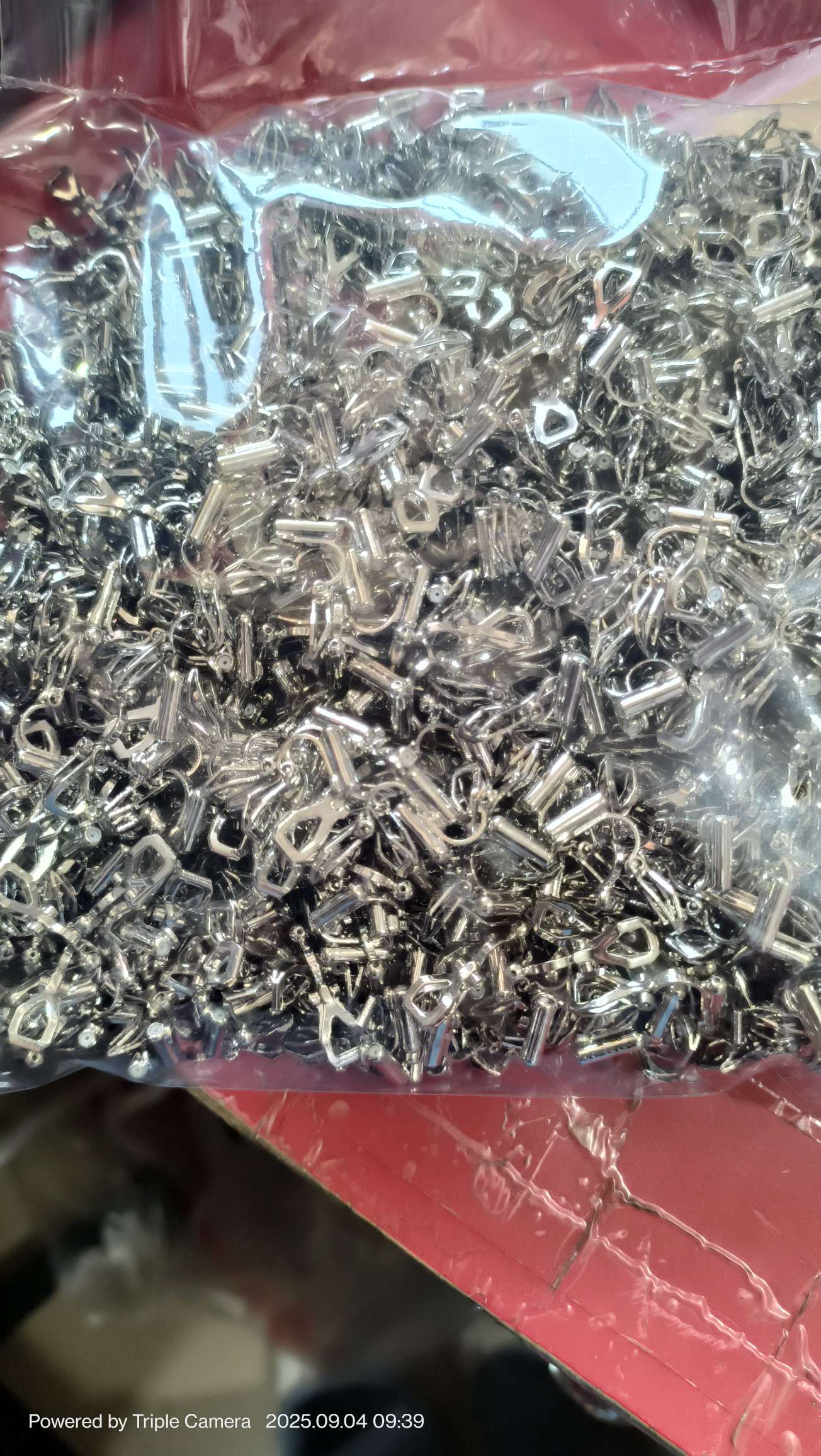 Triangular ear clips (no need to drill ears), welded pin sleeve converter, white K Specification image
