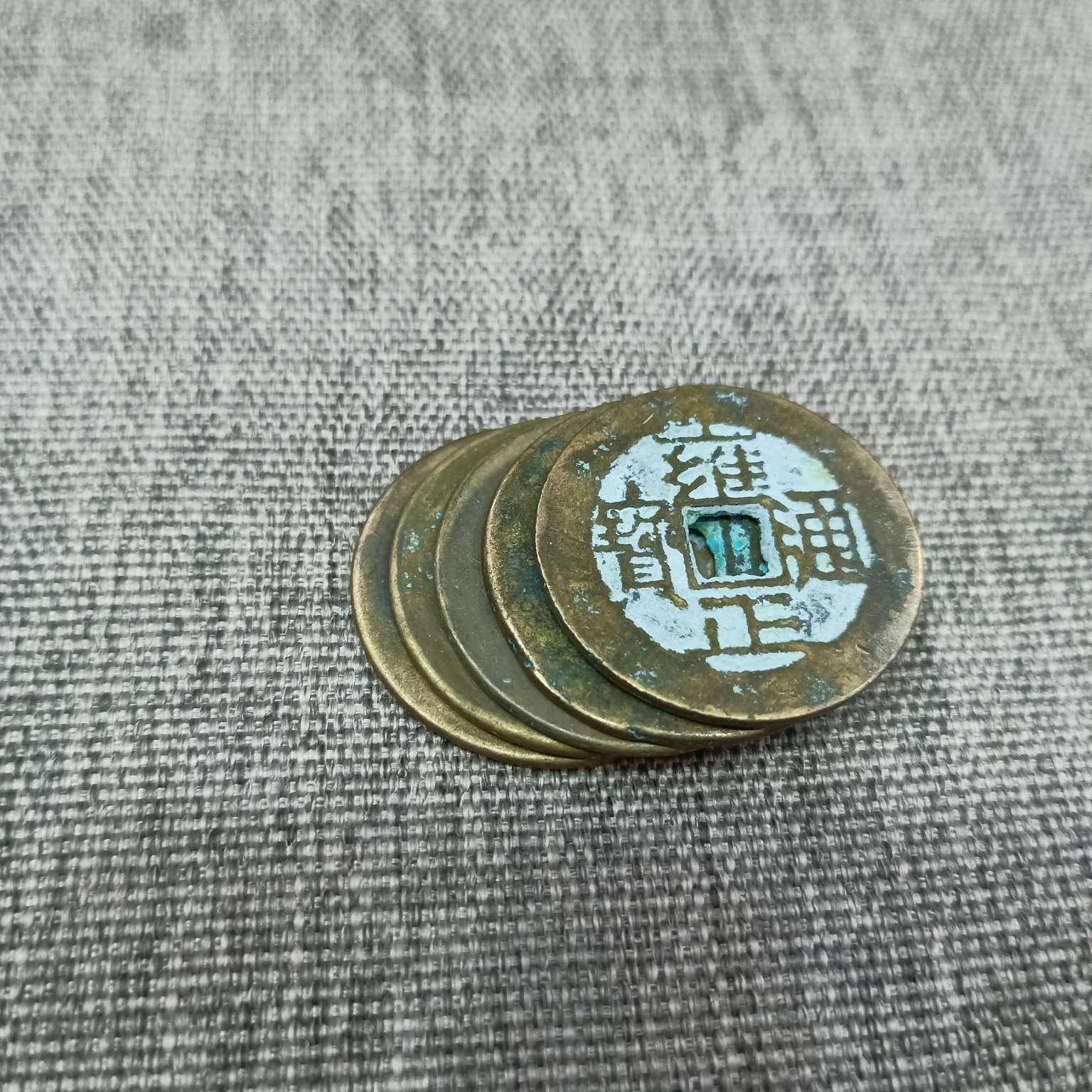 Zhonggong Craft Antique green rust Copper Coin Five Emperors Coin, 2.8cm, aged and thickened Five Emperors Coin Item Picture