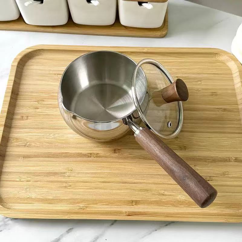 A 14CM wooden-handled compact milk pot