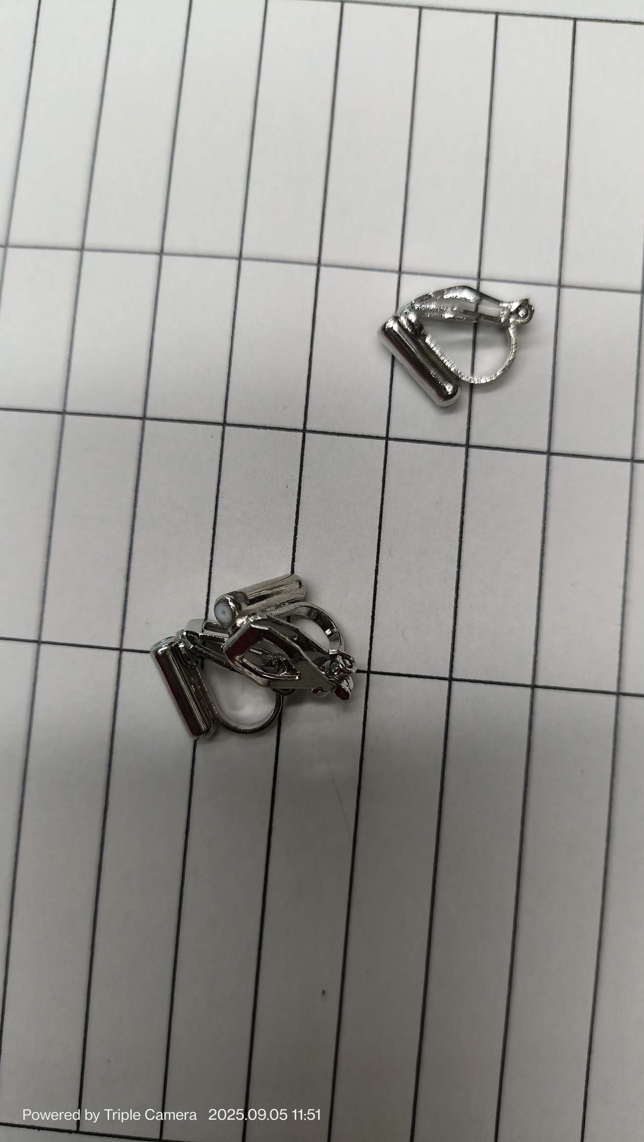 Triangular ear clips (no need to drill ears), welded pin sleeve converter, white K detail image 2