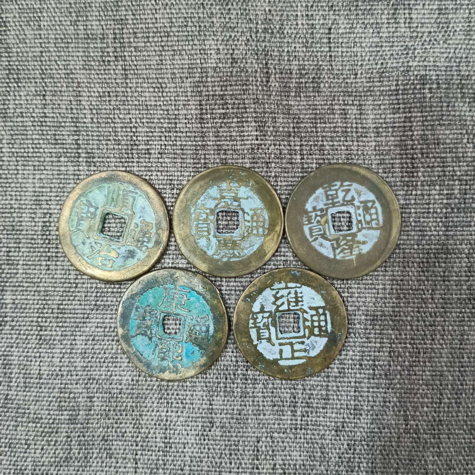 Zhonggong Craft Antique green rust Copper Coin Five Emperors Coin, 2.8cm, aged and thickened Five Emperors Coin