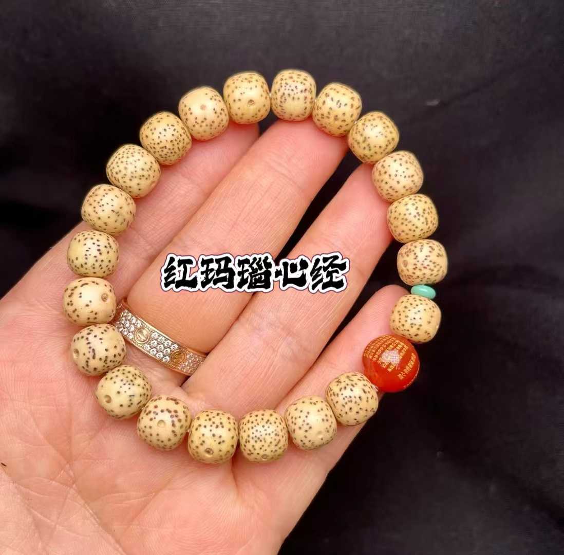 Exquisitely carved star and moon Bodhi large ingot bracelet, chicken oil yellow star and moon sky pearl, six-character maxim maneki Neko bracelet, a must-have for players of cultural and creative bracelets Item Picture