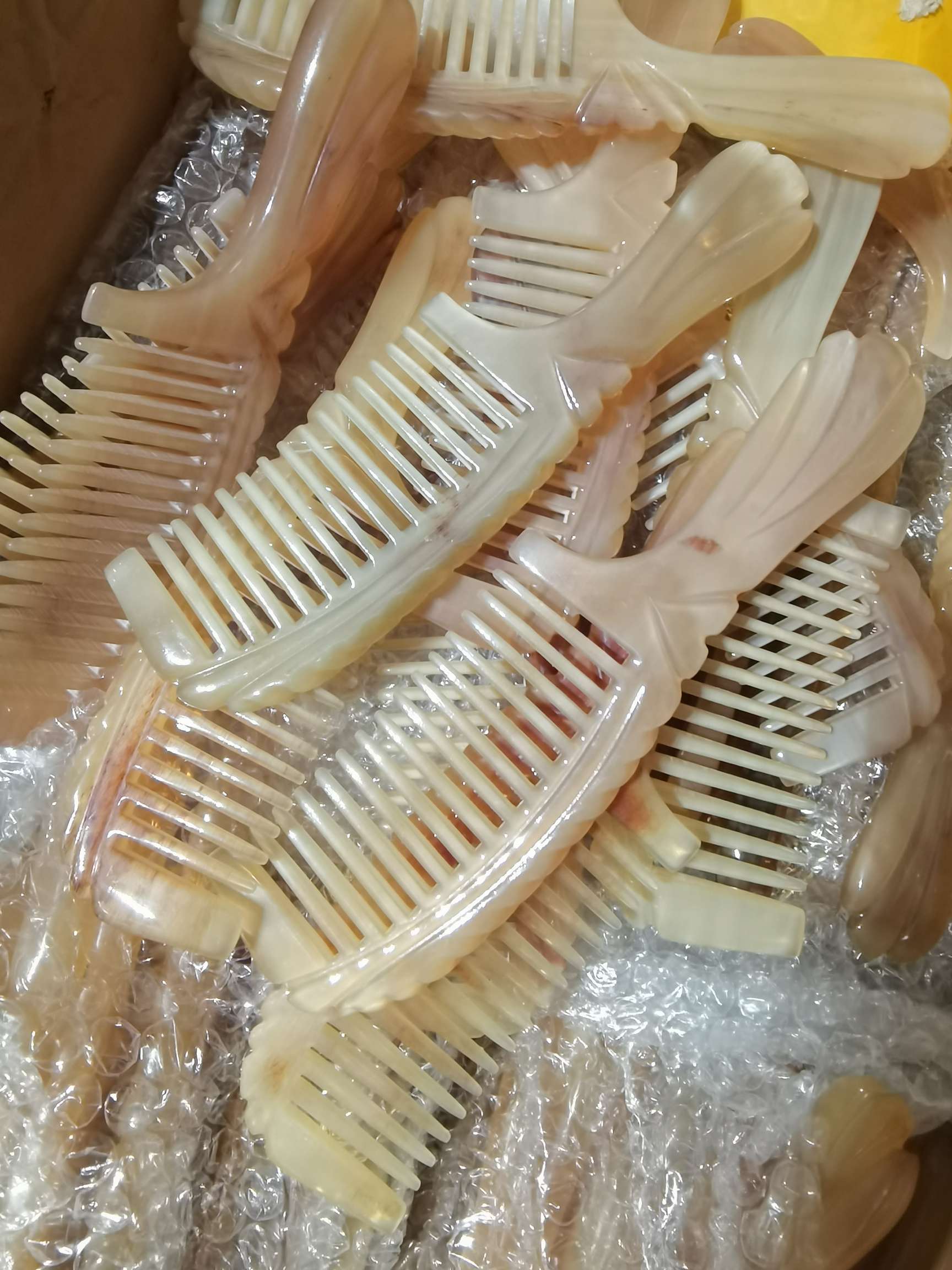 天天和然然羊角牛角精品打花梳子美发梳子按摩梳经络梳多功能梳子镜梳子套装护发工具详情图5