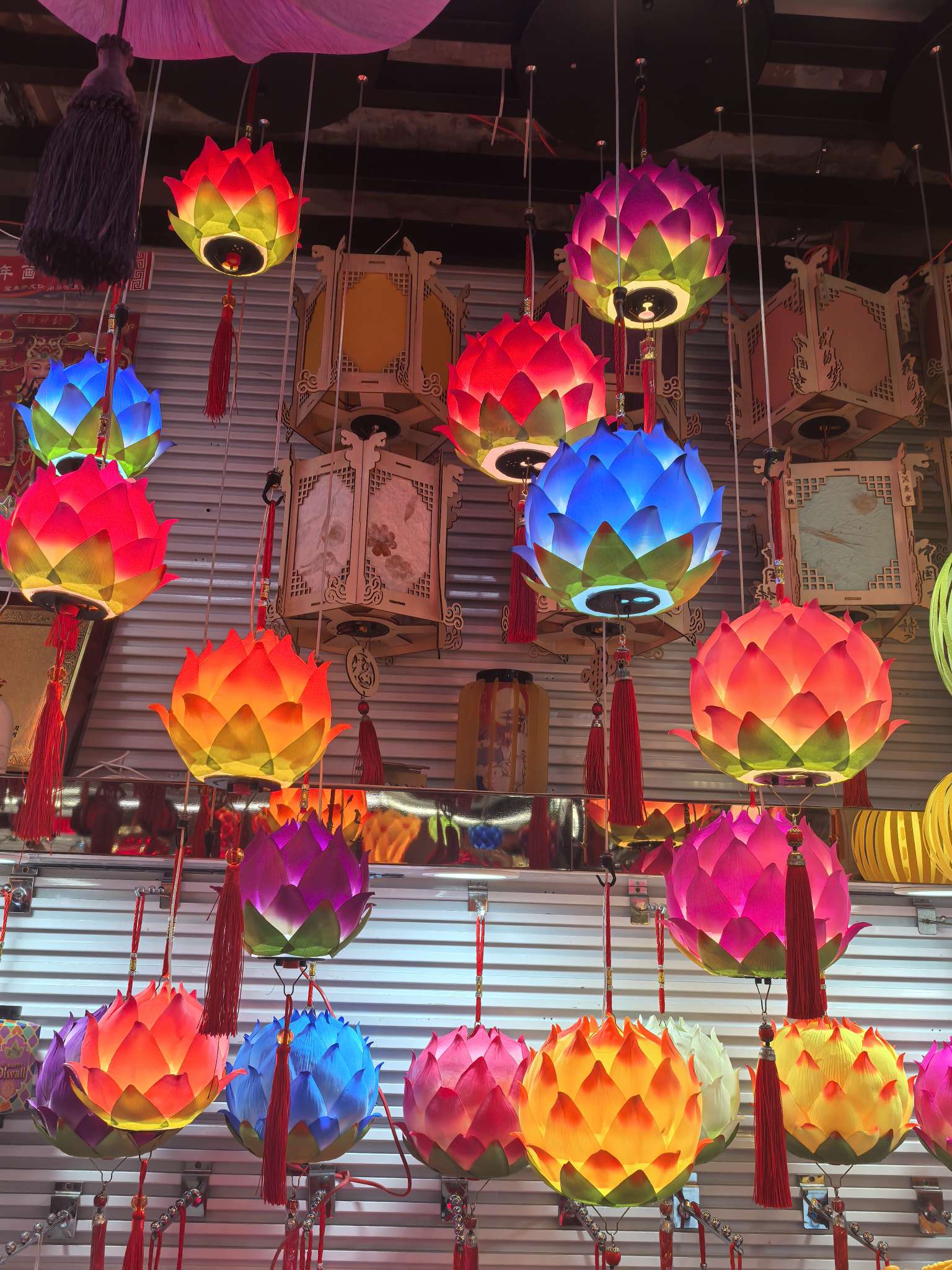 Mid-Autumn Festival lanterns, blessing lanterns, auspicious lanterns, children's portable battery-powered music lotus lanterns Item Picture