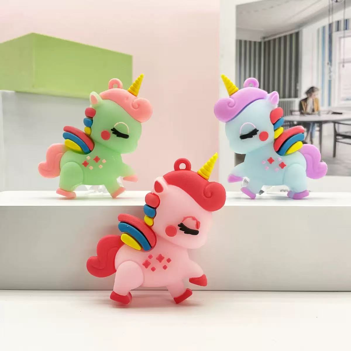 钥匙扣/拉布布/钥匙车钥匙扣/透明衣服钥匙扣/毛绒钥匙扣产品图