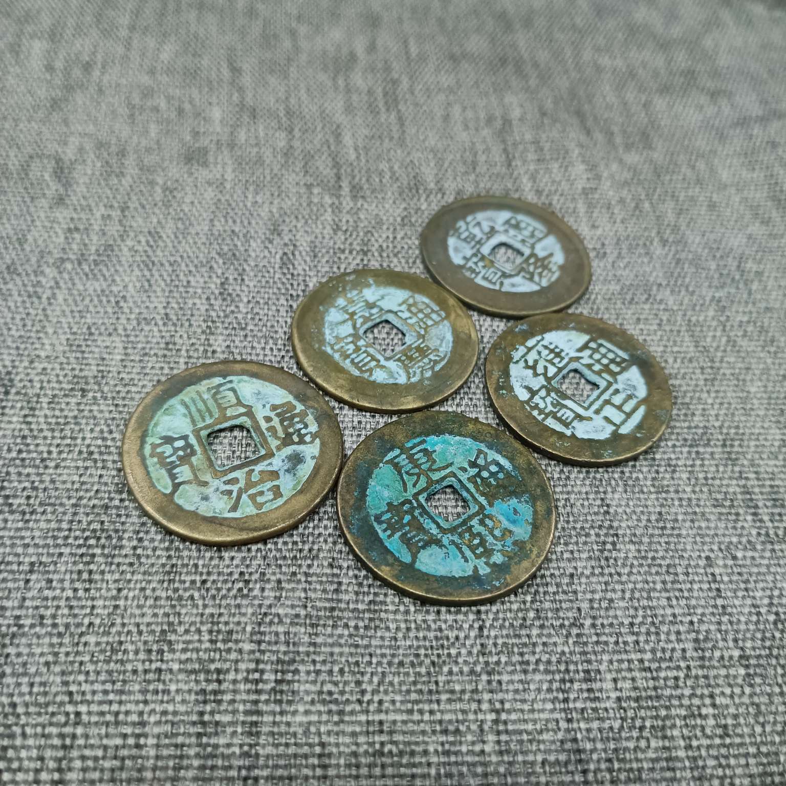 Zhonggong Craft Antique green rust Copper Coin Five Emperors Coin, 2.8cm, aged and thickened Five Emperors Coin details Picture