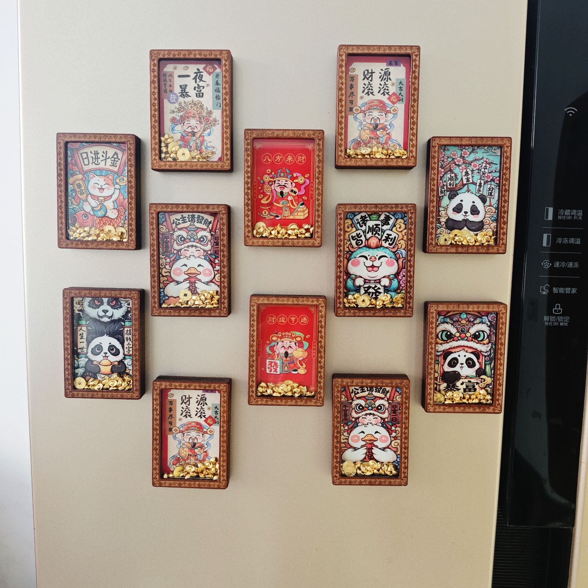 Metal ingot fridge magnets for getting rich, step on the money-attracting fridge magnets, cultural and creative wooden frame photo frames, God of Wealth copper coin fridge magnets, fridge magnets details Picture