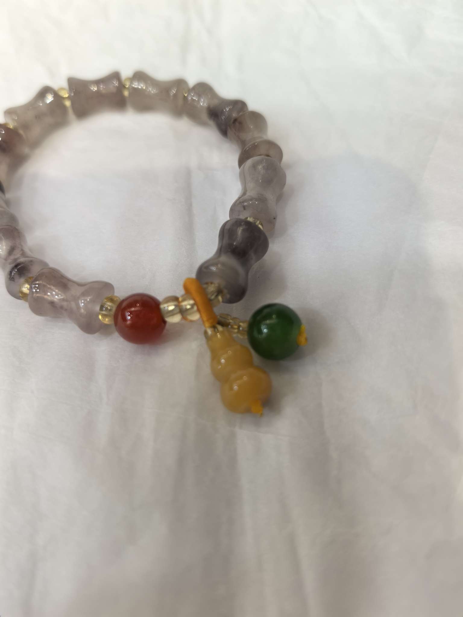 Popular jewelry wholesale: Golden thread jade bamboo joint bracelets Application Scenario