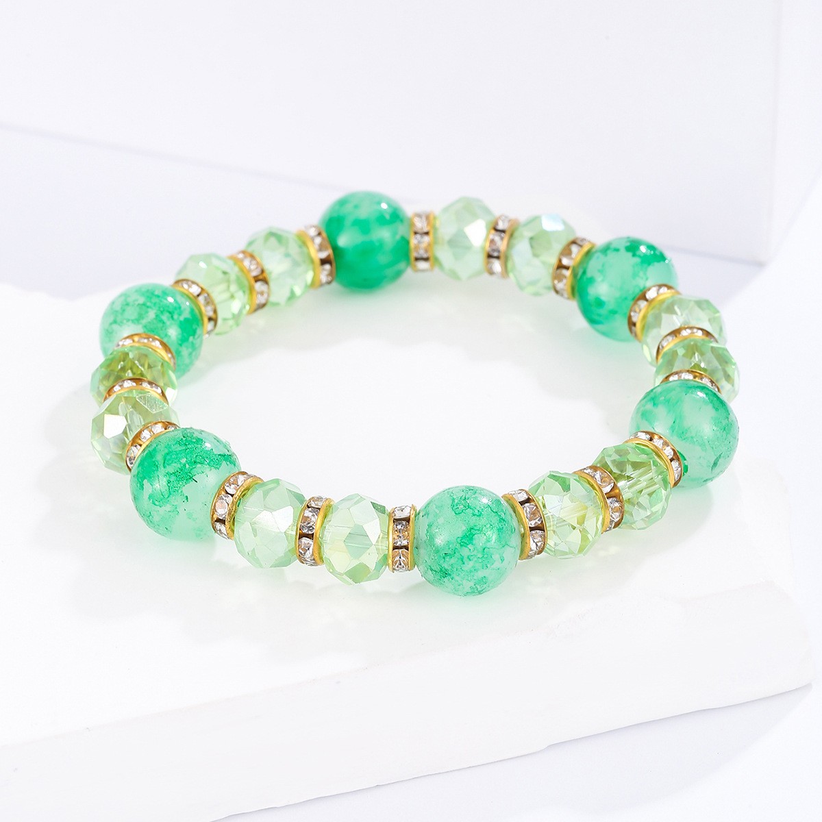 This is a versatile red natural stone beaded bracelet for both men and women. It exudes a sense of sophistication and is suitable for both genders Application Scenario