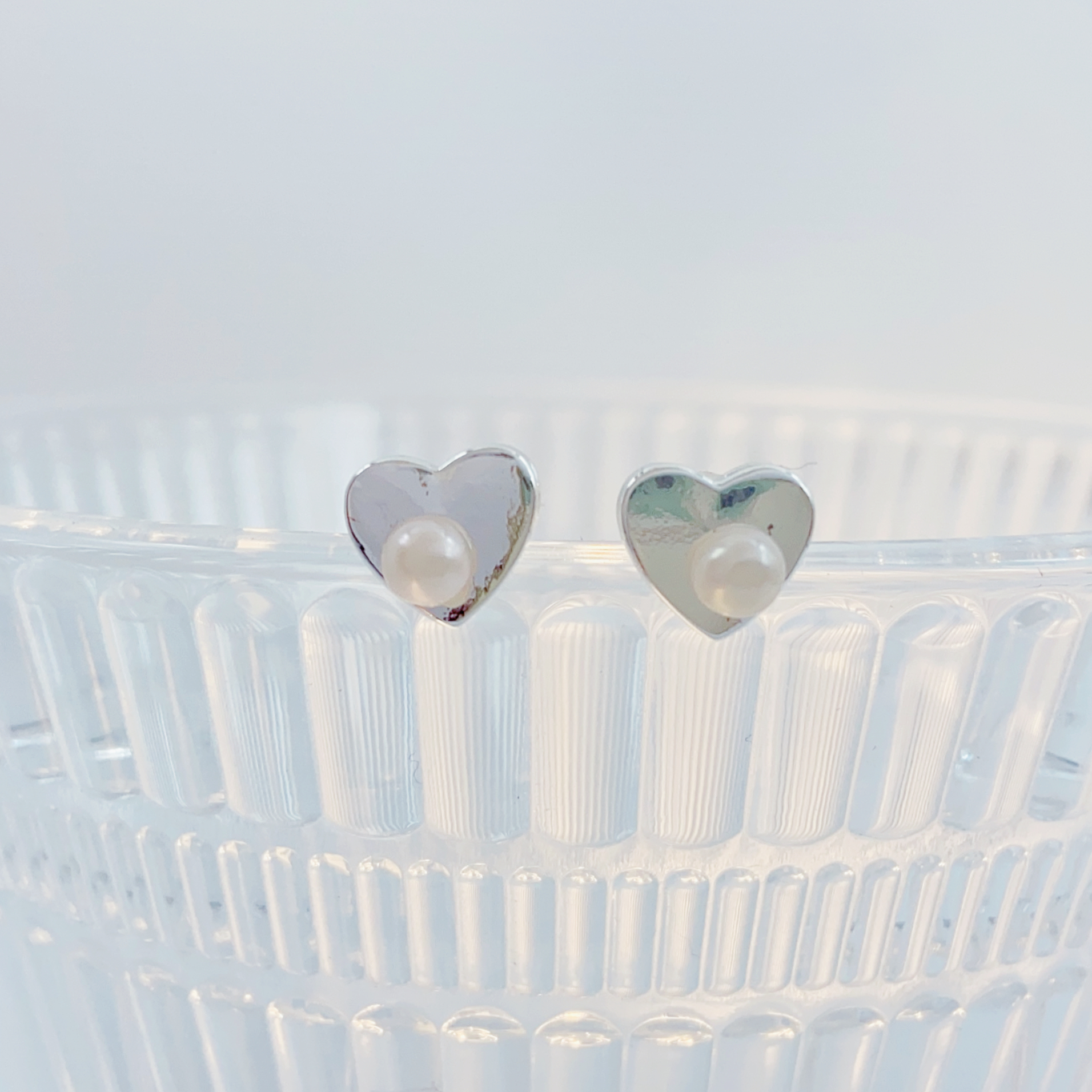 Freshwater pearl ear studs s925 sterling silver needle ear studs are new Instags-style versatile earrings with a niche design Application Scenario
