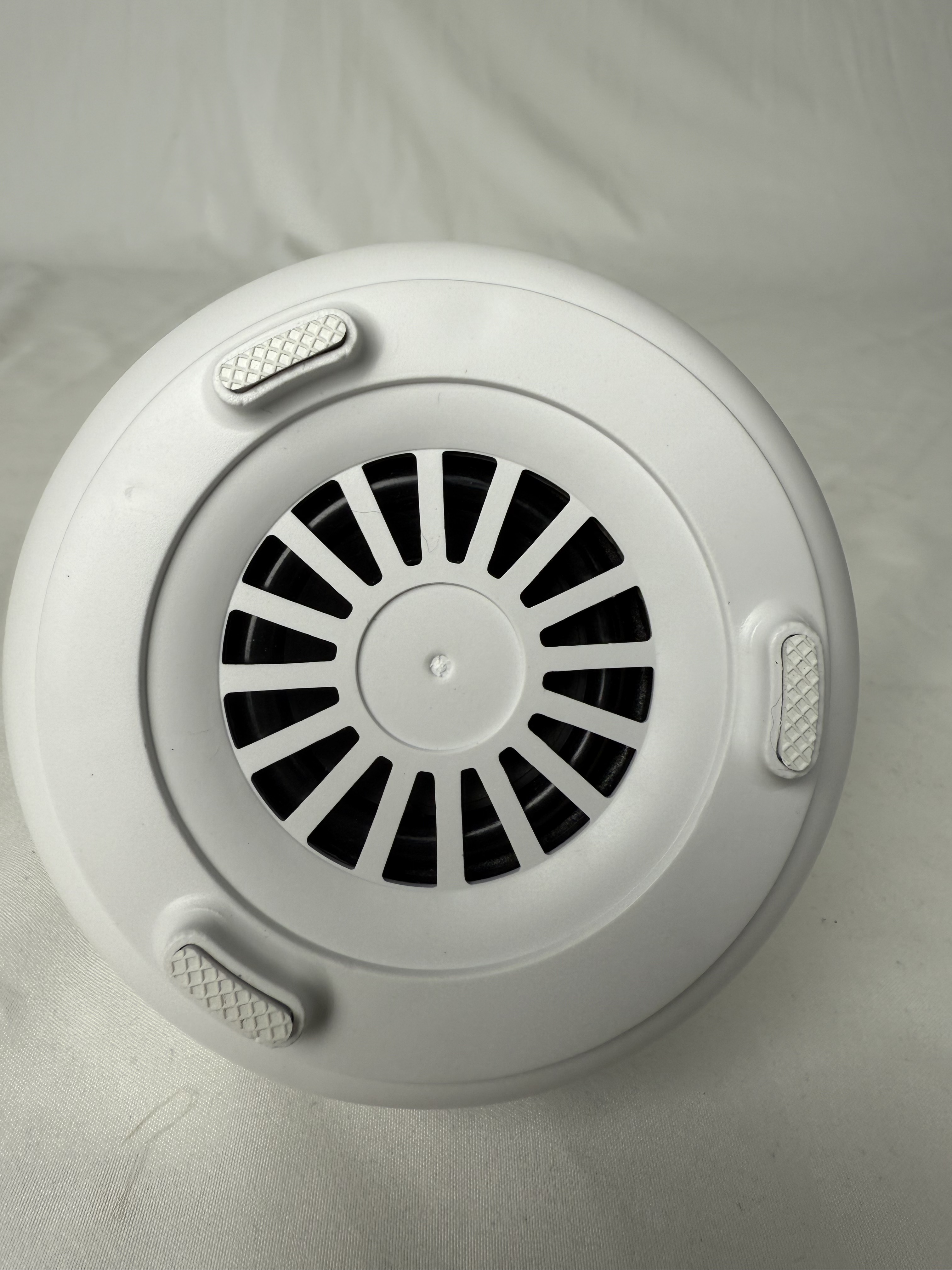 The 2025 new model of Xuefeng Bluetooth ambient speaker light can create a small family party atmosphere, enhance the music and lighting environment atmosphere in the bedroom, and be purchased from the manufacturer for wholesale Item Picture