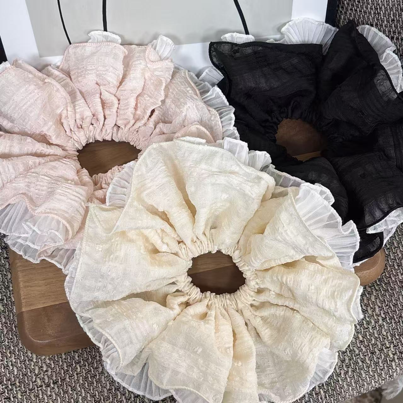 Super plump ~ Retro and elegant pleated chiffon lace, large intestine ring, hair ring, French style, high-end feel, fabric French style Item Picture
