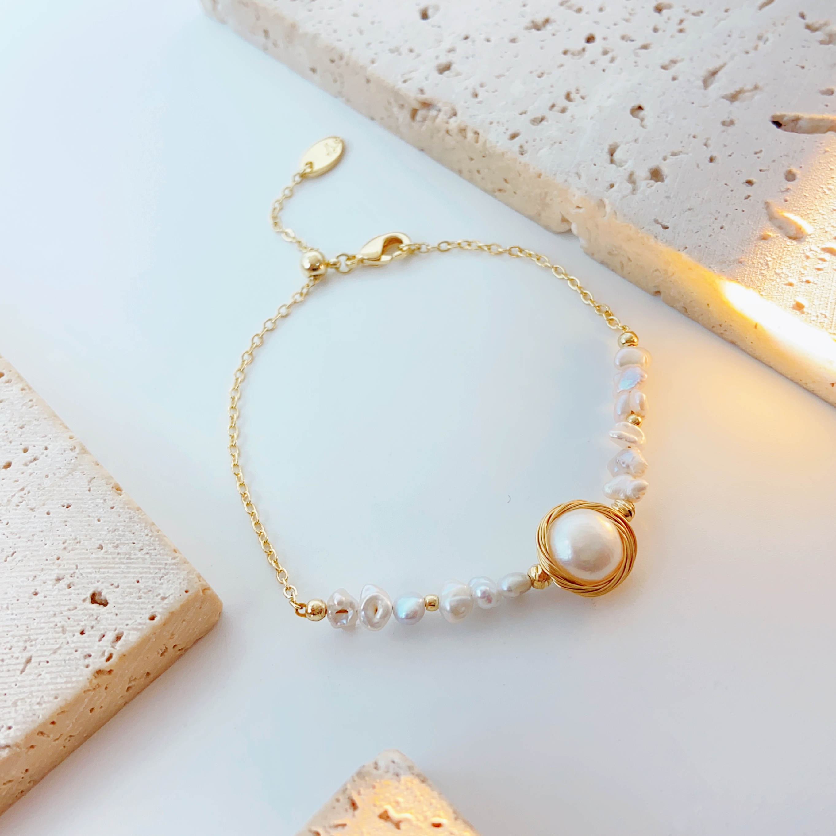 珍珠手链女时尚高级感个性饰品手链批发适合日常佩戴派对宴会饰品手链