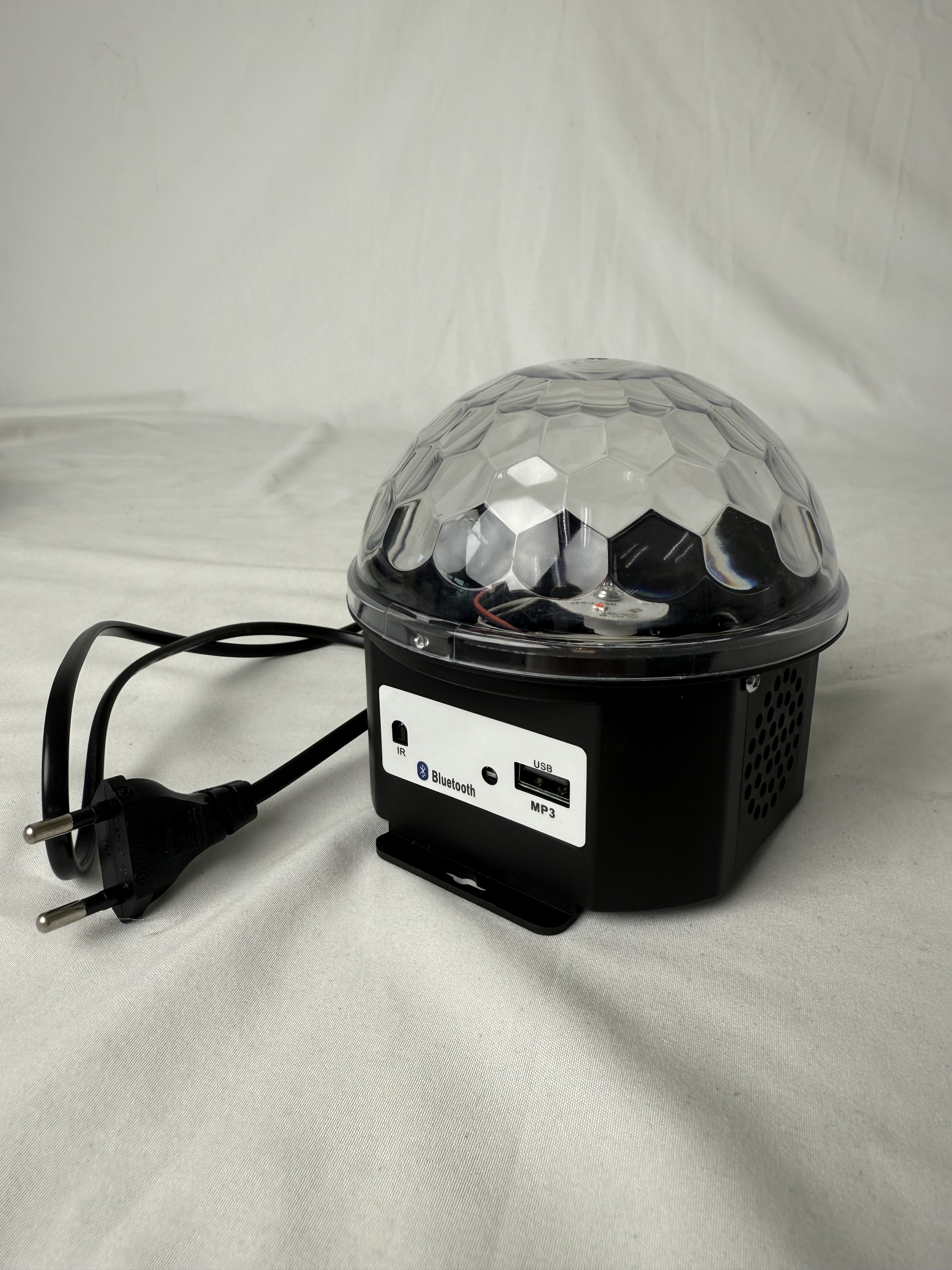 The 2025 new LED magic ball light with starry sky effect creates a small family party atmosphere, enhancing the starlight effect in the bedroom. Wholesale from the manufacturer Application Scenario