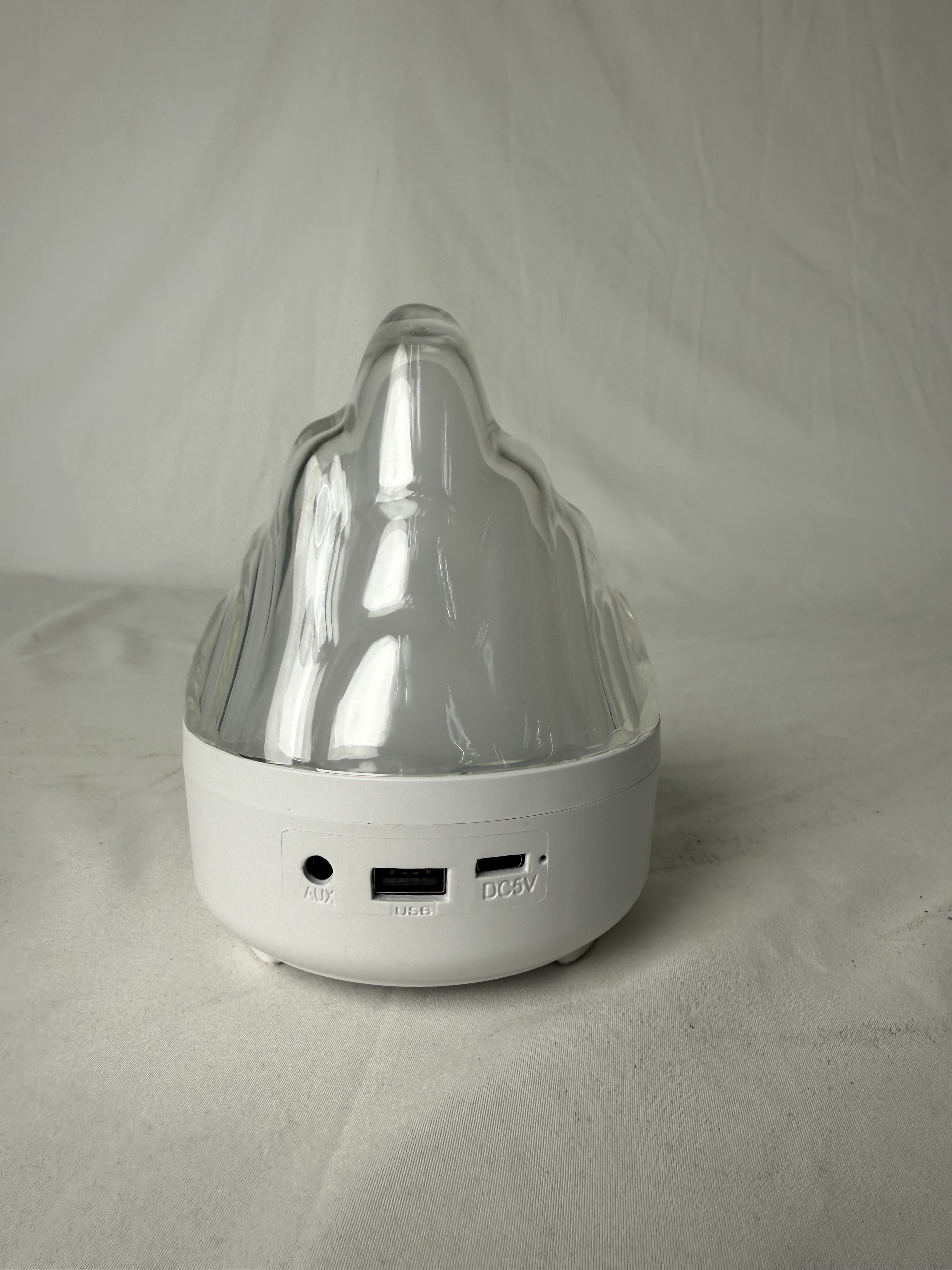 The 2025 new model of Xuefeng Bluetooth ambient speaker light can create a small family party atmosphere, enhance the music and lighting environment atmosphere in the bedroom, and be purchased from the manufacturer for wholesale Application Scenario