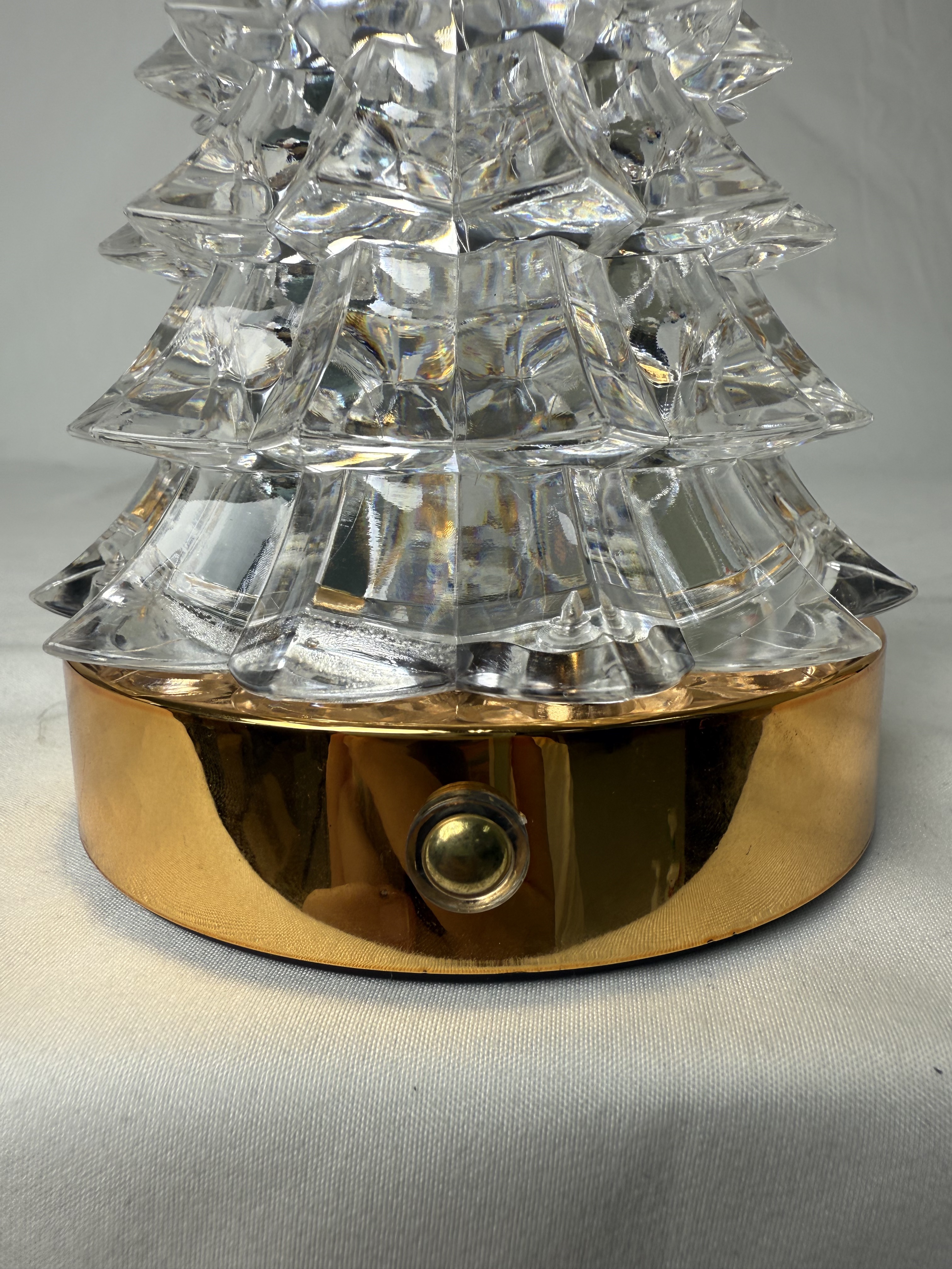 The 2025 new Christmas tree night light creates a warm and colorful atmosphere for family parties, enhancing the bedroom atmosphere. The night light creates a festive Christmas atmosphere. Wholesale from the manufacturer details Picture