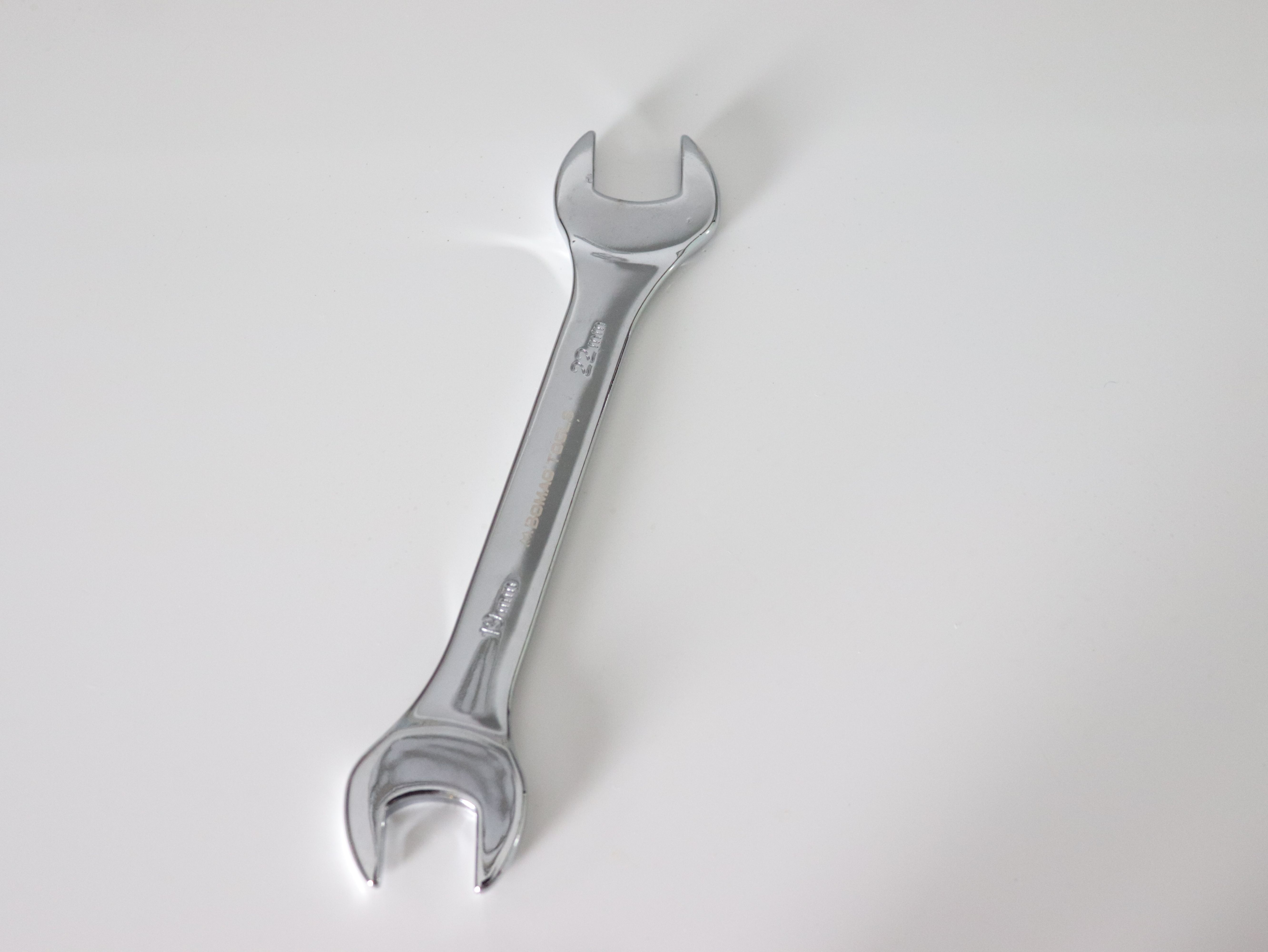 Wrench tools, universal wrenches, adjustable wrenches, tool sets, ratchet wrenches, multi-functional wrenches