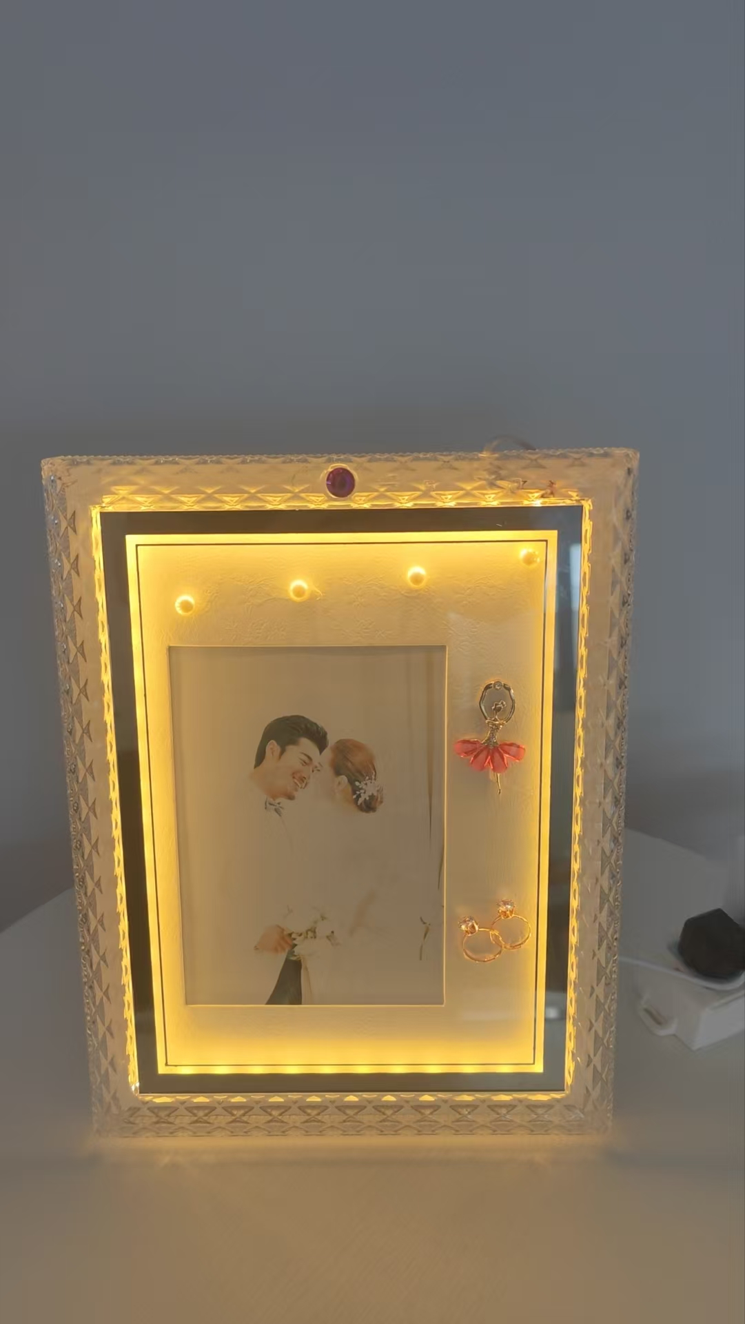 创意书灯实物图