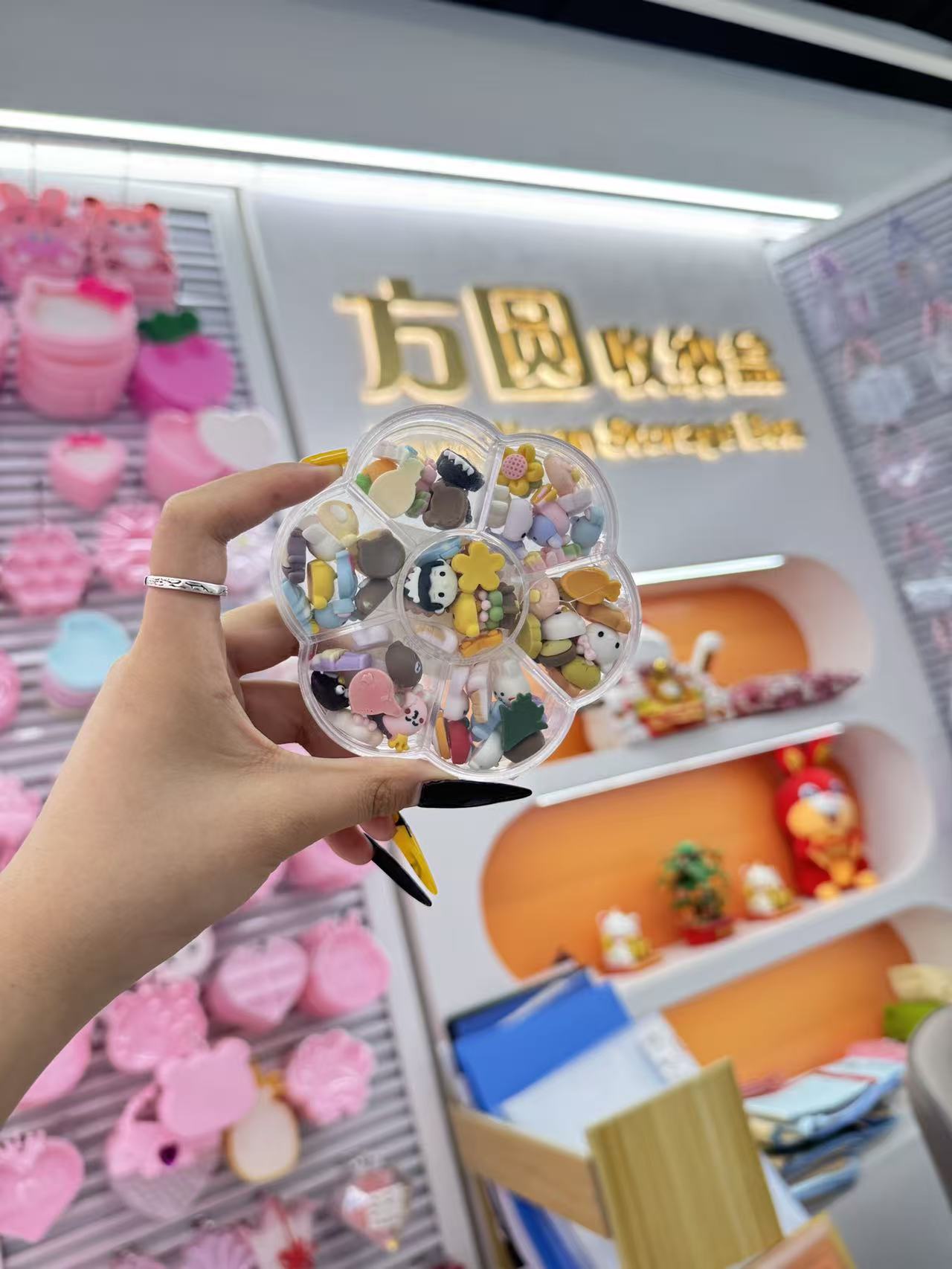 卡通手工diy串珠儿童穿珠材料益智玩具项链手链饰品配件礼盒散珠