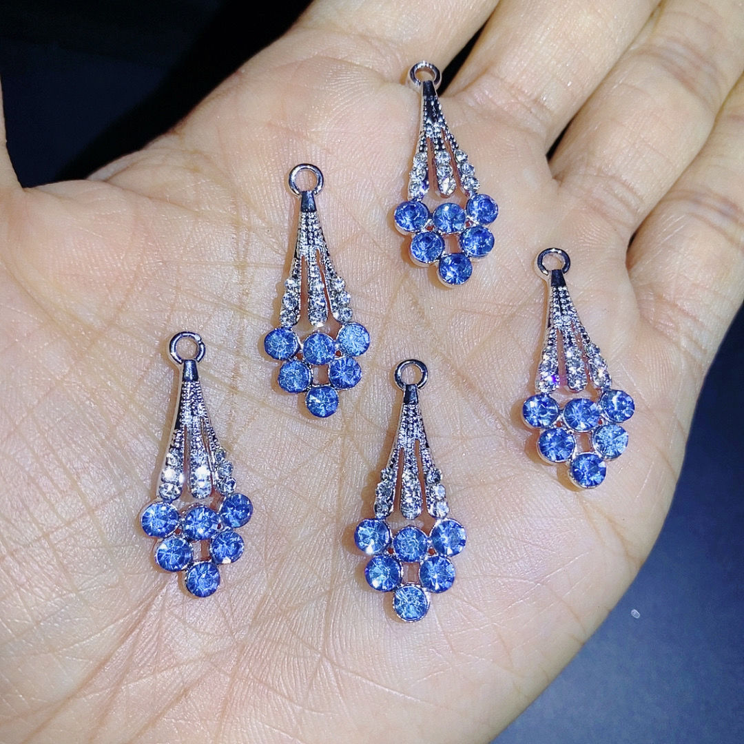 Elegant and refined diamond-shaped water diamond pendant, color-preserving alloy necklace, pendant accessory, earring jewelry, handcrafted diy material accessories detail image 3