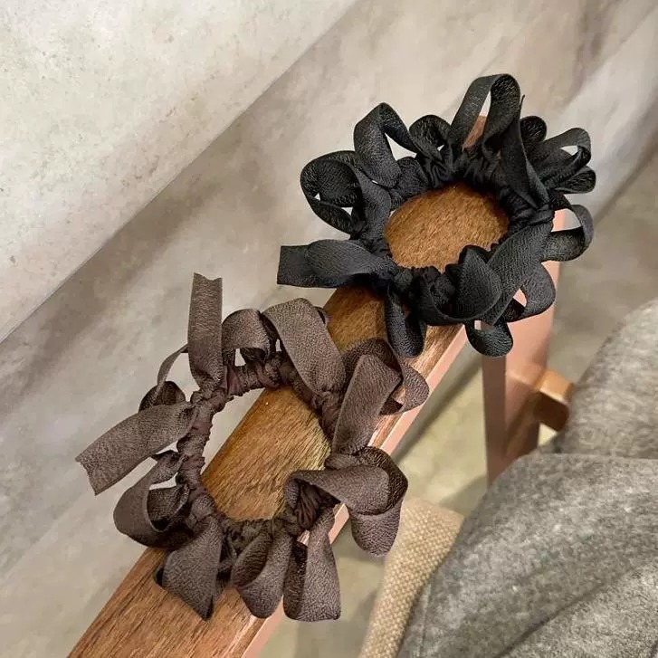 Simple bow small intestine hair tie, versatile for tying hair, soft and fashionable ponytail, elegant hair tie, stylish bun hair tie Item Picture