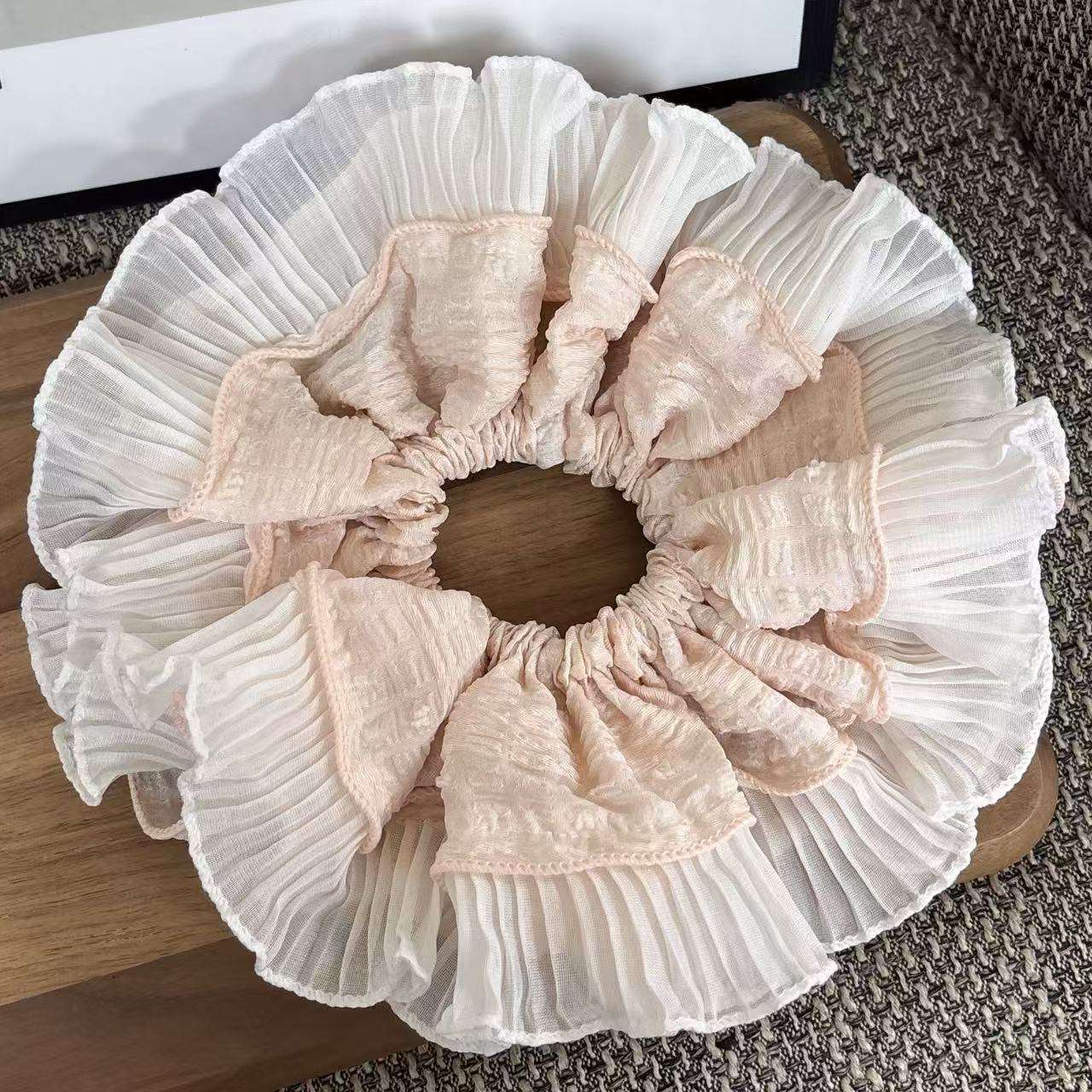 Super plump ~ Retro and elegant pleated chiffon lace, large intestine ring, hair ring, French style, high-end feel, fabric French style Specification image