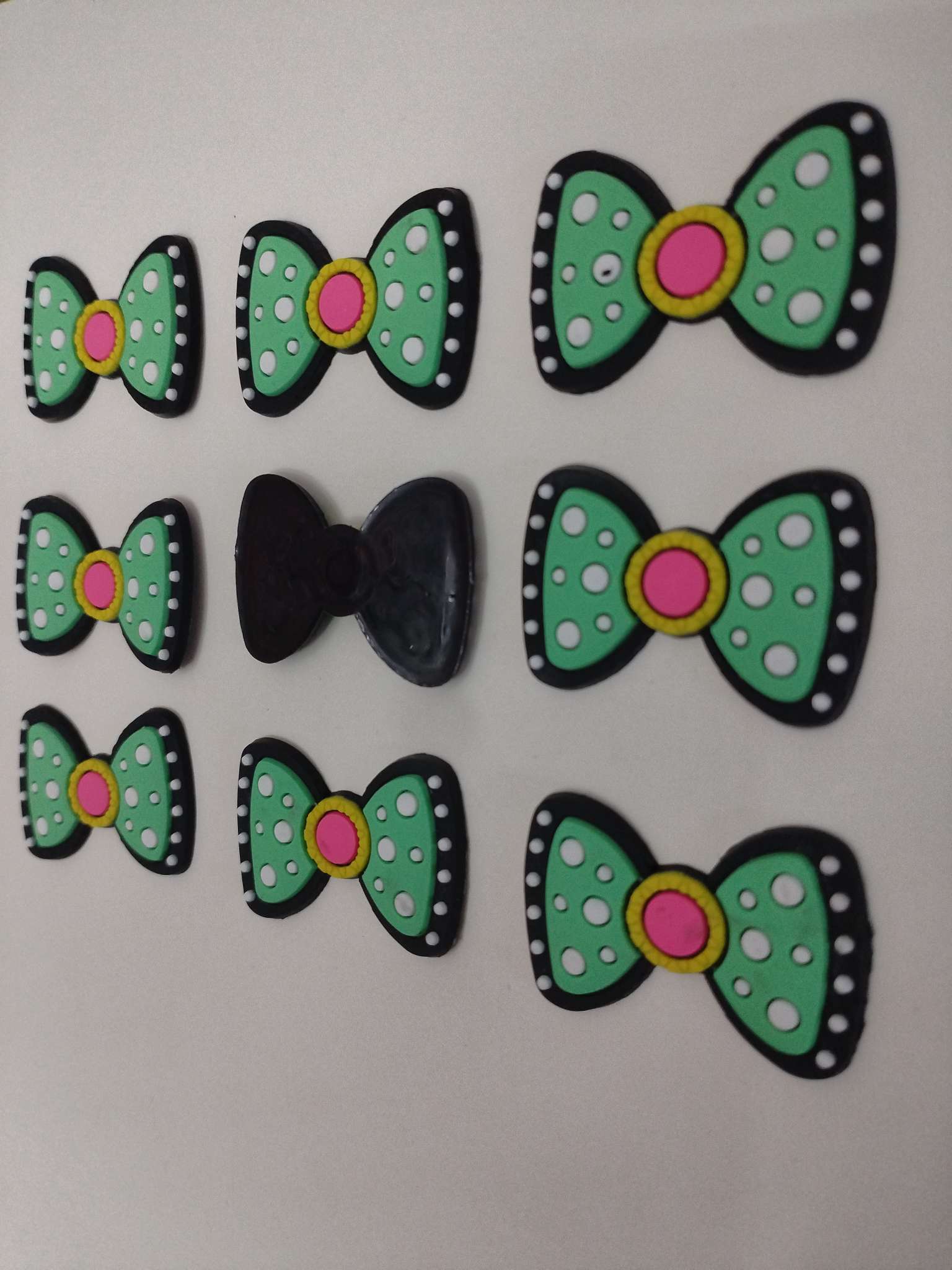 Cartoon color wave dot mariposa PVC soft adhesivo parches, casos de teléfono, vasos de agua parches de refrigerador, accesorios de hebilla de zapato hole shoes. detail image 4