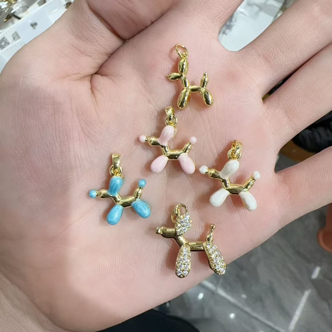 Creative DIY jewelry accessories: A variety of handcrafted materials, pendants, earrings, necklaces, and accessories. Multiple colors to choose from Creative DIY jewelry accessories: A variety of handcrafted materials, pendants, earrings, necklaces, and accessories. Multiple colors to choose from