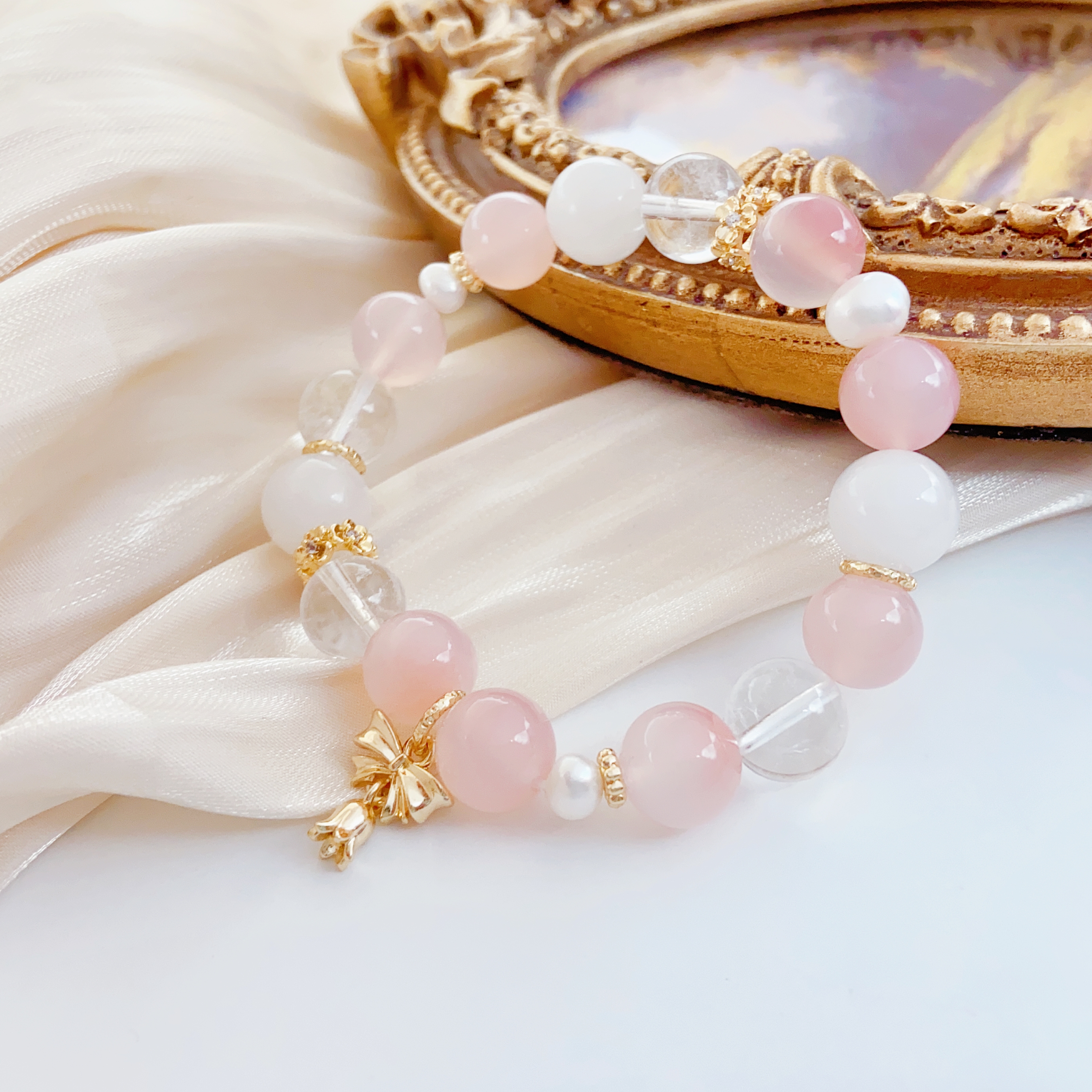 This Is A Natural Baroque Irregular Pearl Bracelet With A Touch Of Natural Luxury. It Features An Ins Design And Is Suitable For Women To Wear Daily Item Picture
