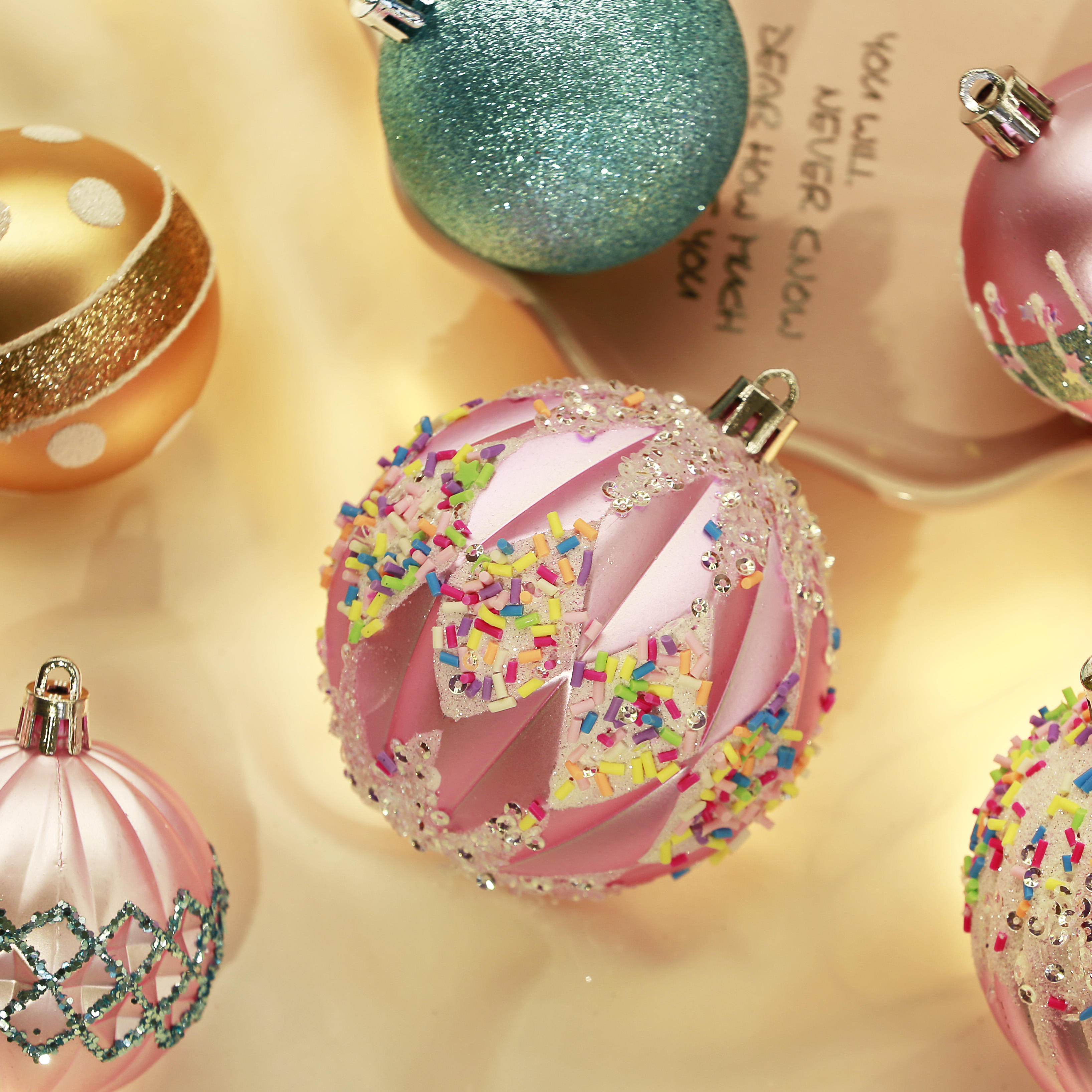 Amazon's new hand-painted Christmas balls, Christmas decorations, custom-made electroplated plastic balls from the original factory, Christmas tree pendants, cross-border Christmas new high-quality materials Application Scenario