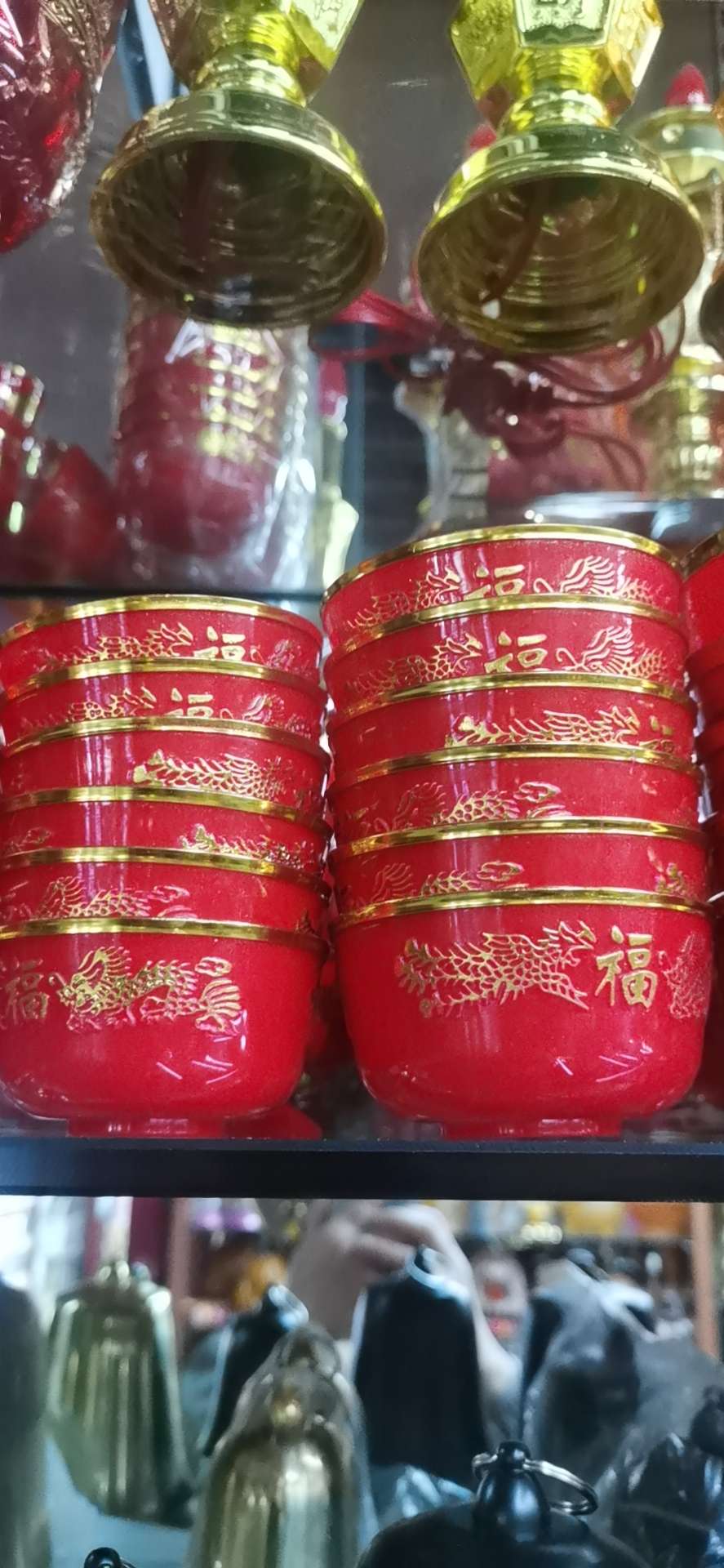 红色树脂工艺品礼品实木果盒装饰果盘越南零食塑料电镀果盘8英寸汤盘水晶球碎石金字塔摆件