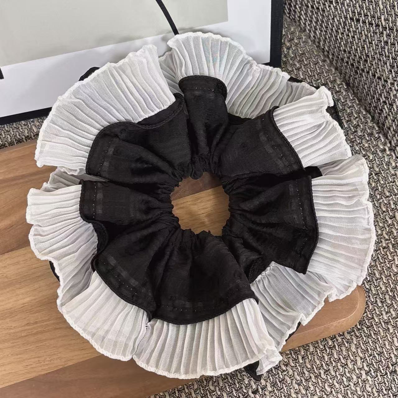 Super plump ~ Retro and elegant pleated chiffon lace, large intestine ring, hair ring, French style, high-end feel, fabric French style Application Scenario