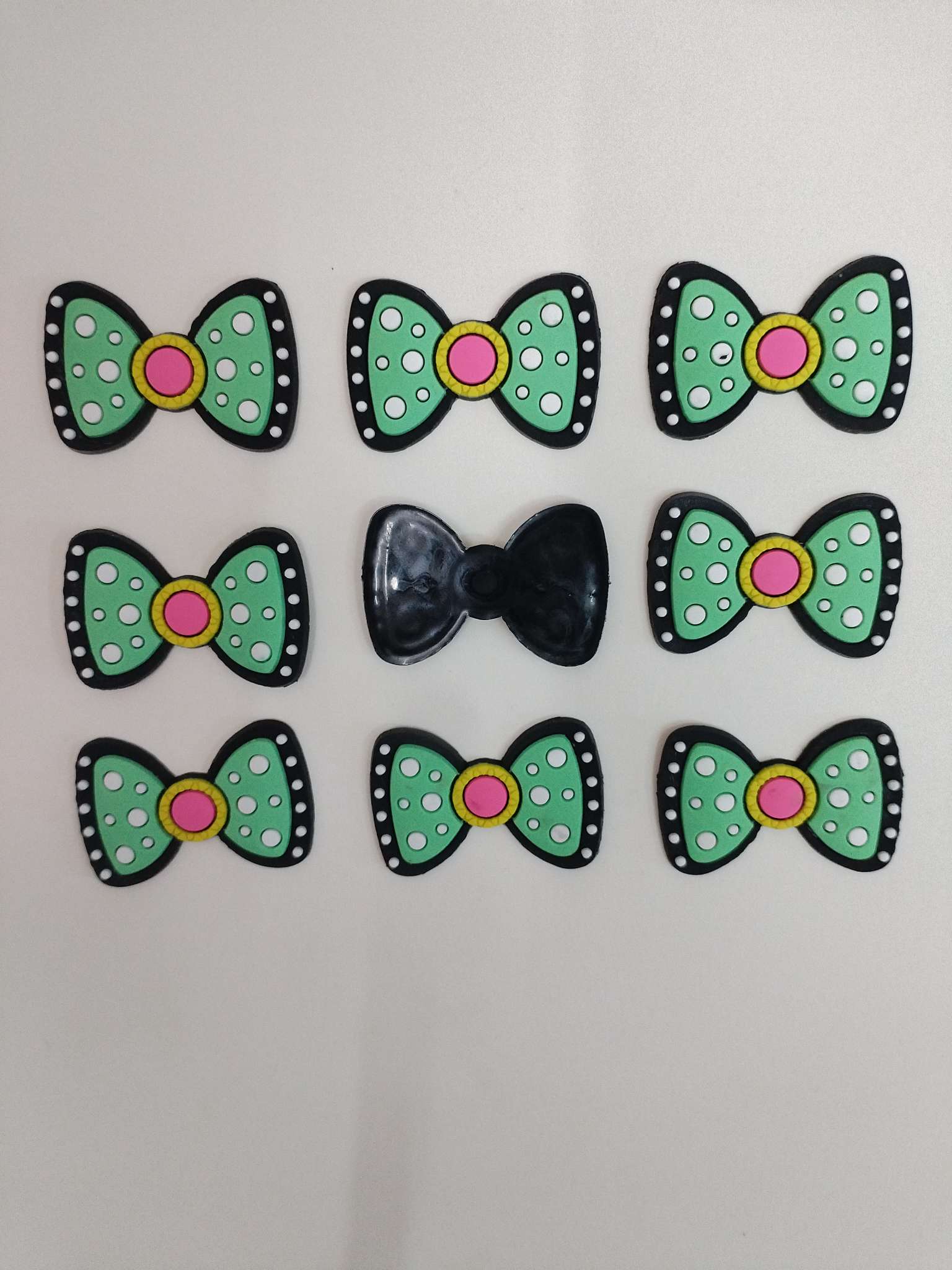 Cartoon color wave dot mariposa PVC soft adhesivo parches, casos de teléfono, vasos de agua parches de refrigerador, accesorios de hebilla de zapato hole shoes. details Picture