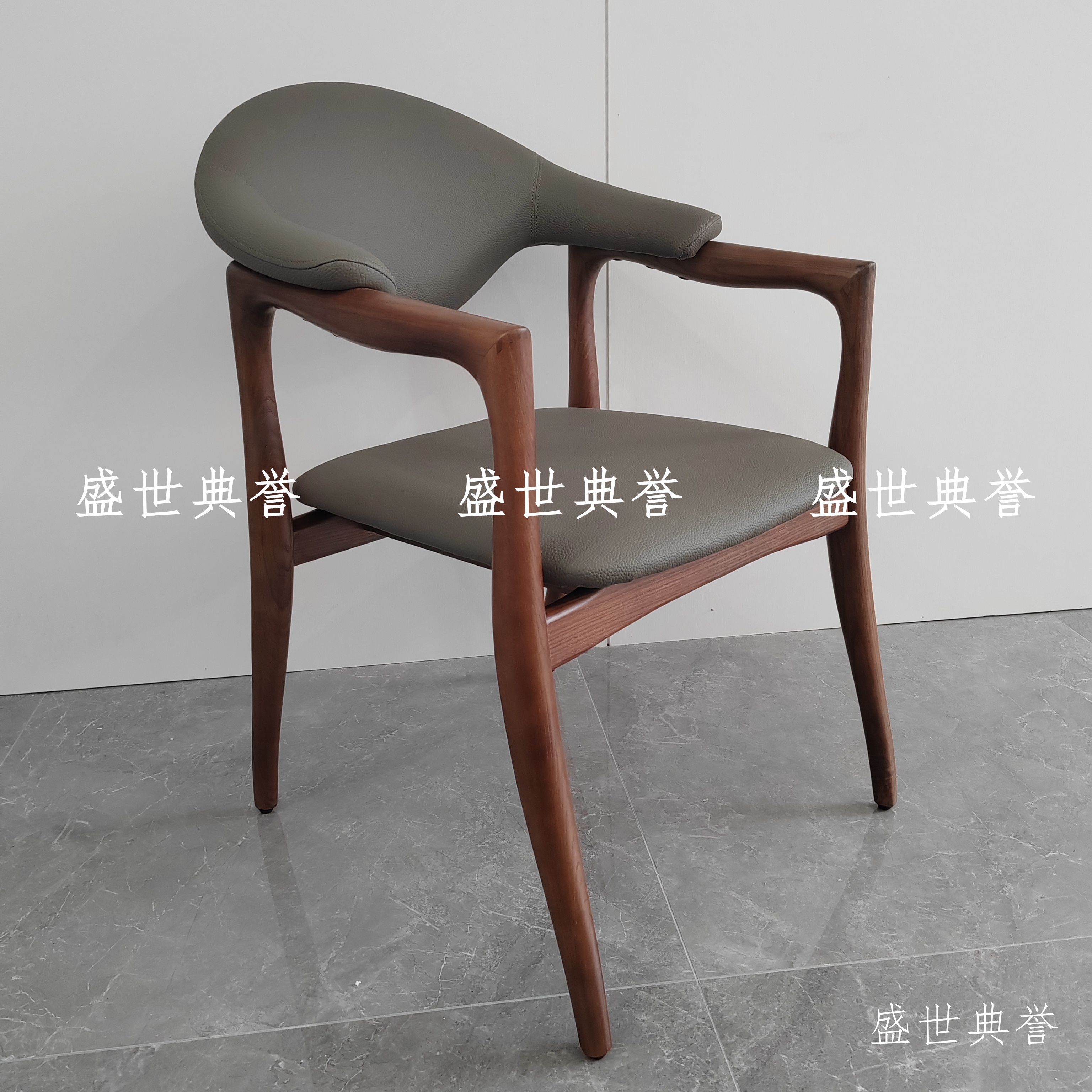 餐桌椅产品图