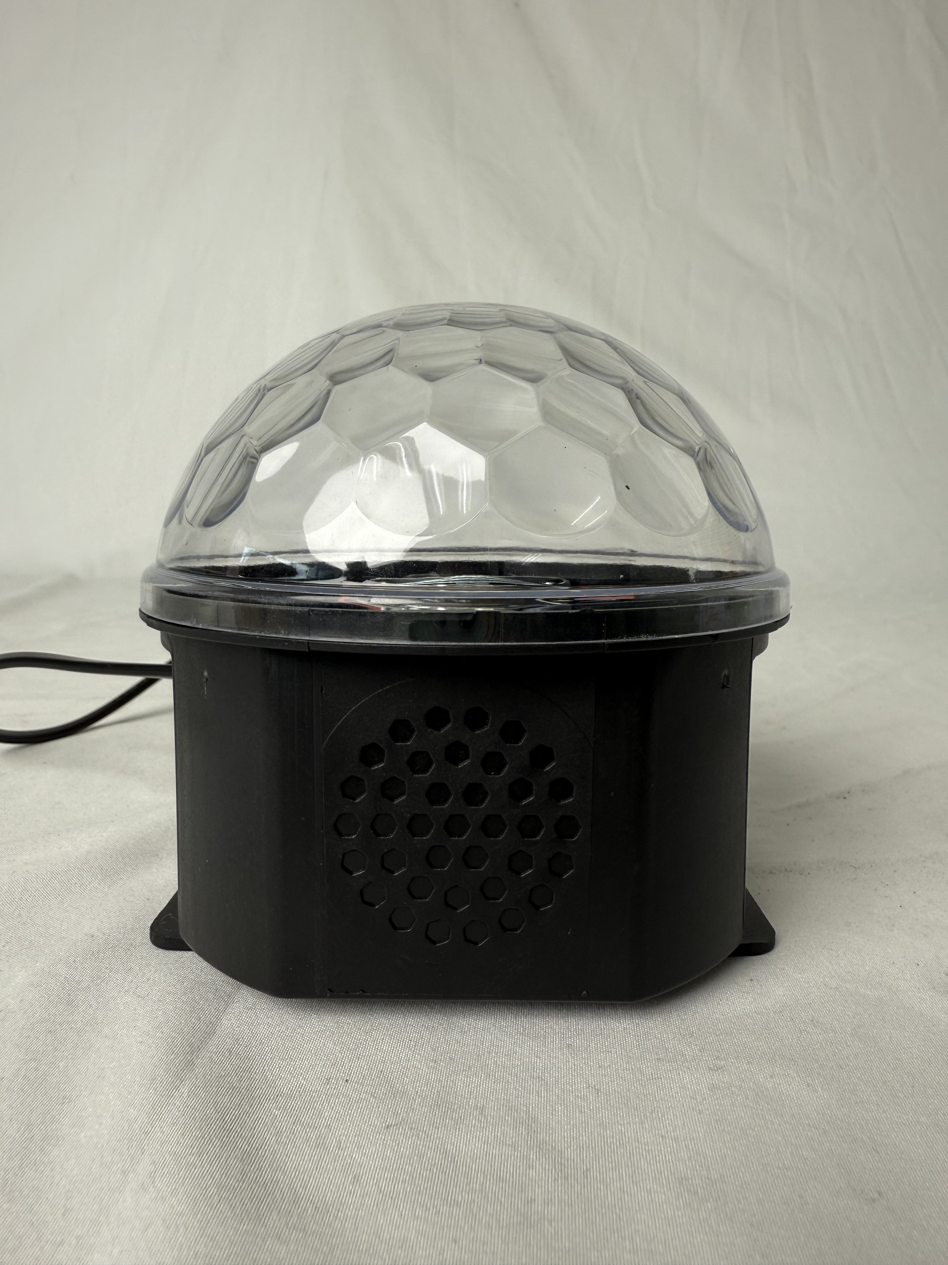 The 2025 new LED magic ball light with starry sky effect creates a small family party atmosphere, enhancing the starlight effect in the bedroom. Wholesale from the manufacturer details Picture