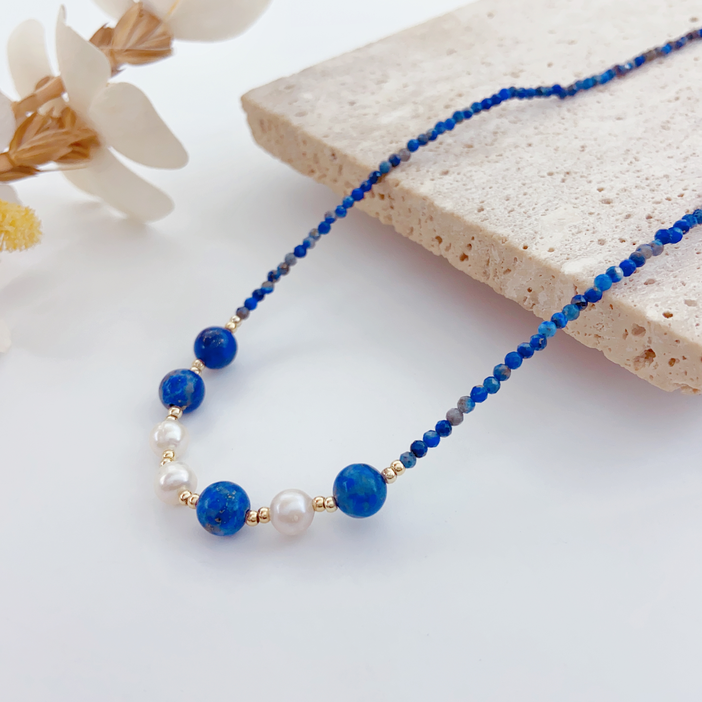 Pearl Necklaces Are Fashionable And Versatile. They Are Trendy Jewelry For Women And Are Suitable As Gifts For Daily Wear At Parties And Banquets details Picture