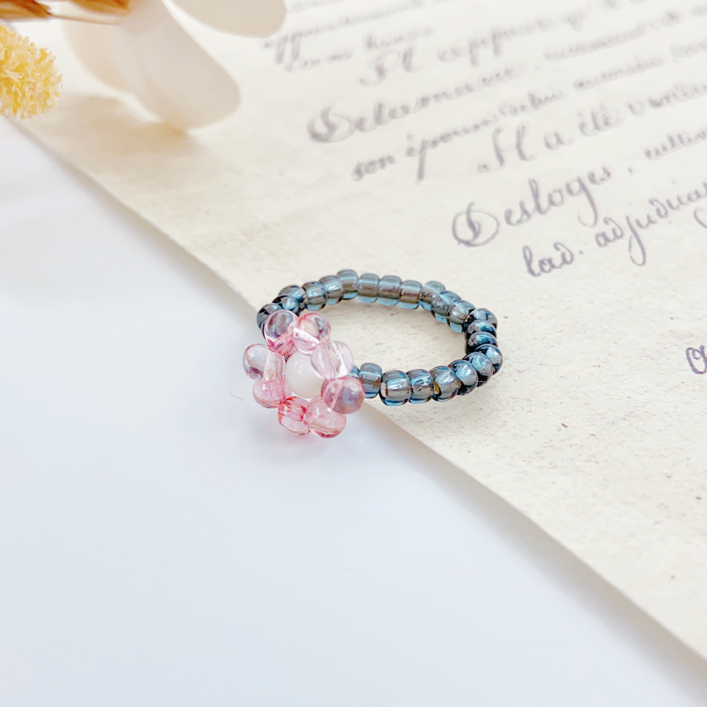 This pink and sweet freshwater pearl ring features a trendy and fashionable female Internet celebrity style. It is a personalized and trendy decorative ring suitable for daily wear Item Picture
