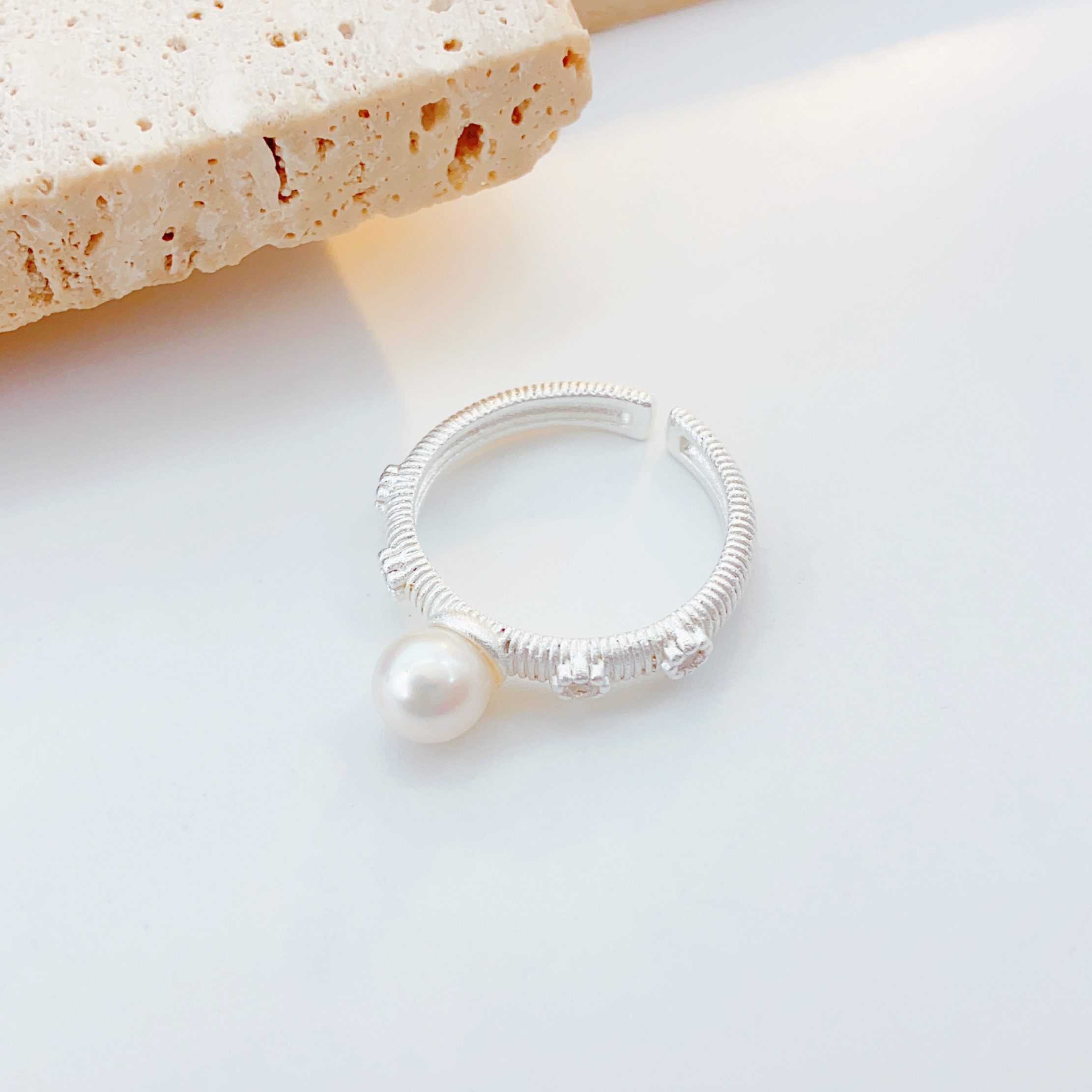 Freshwater pearl ring, sweet pearl, female Internet celebrity style, single-ring fashion, sweet style, individual and trendy decoration ring Specification image