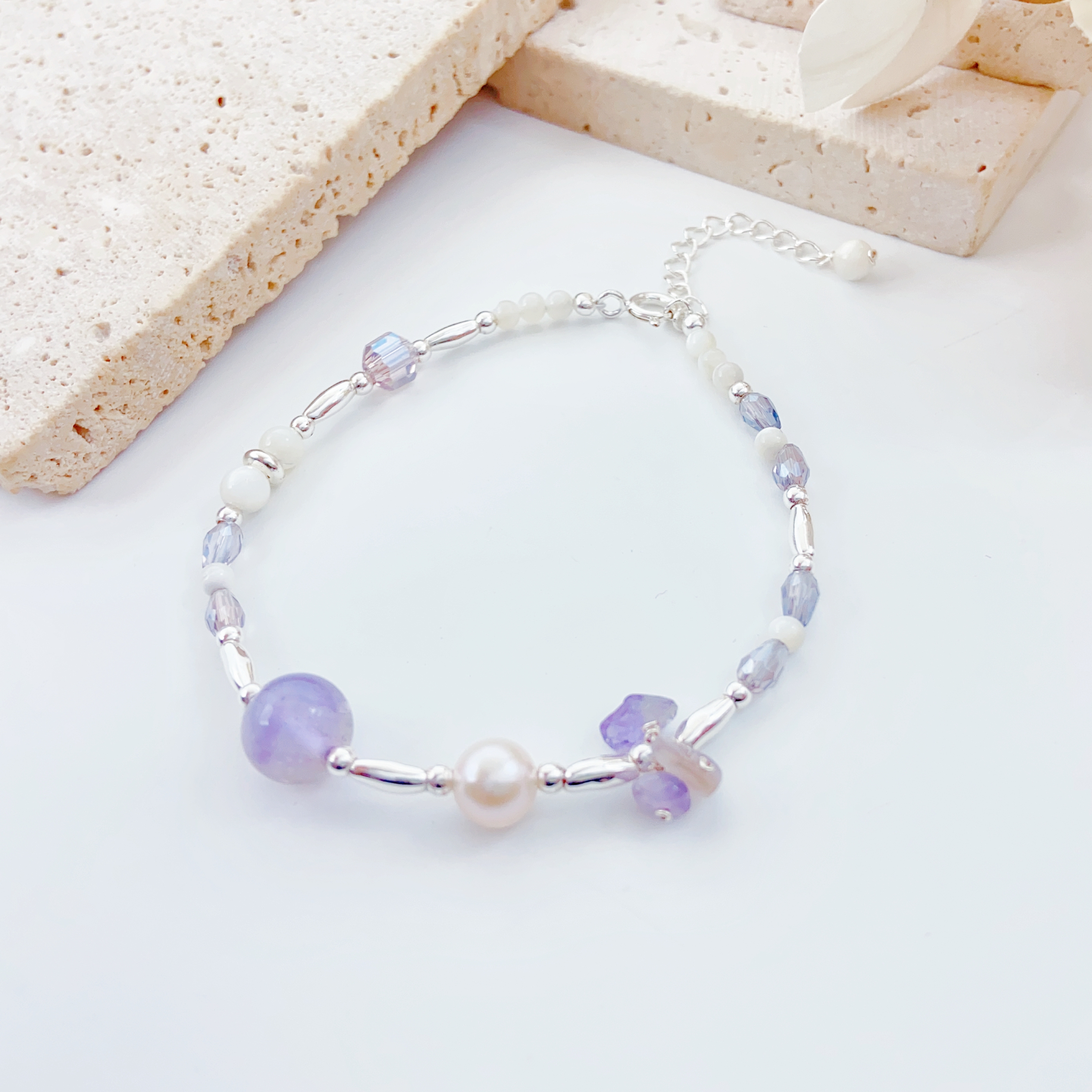 A natural freshwater pearl bracelet for women's fashion wholesale is suitable for daily wear, parties and banquets, with a Chinese trend style details Picture