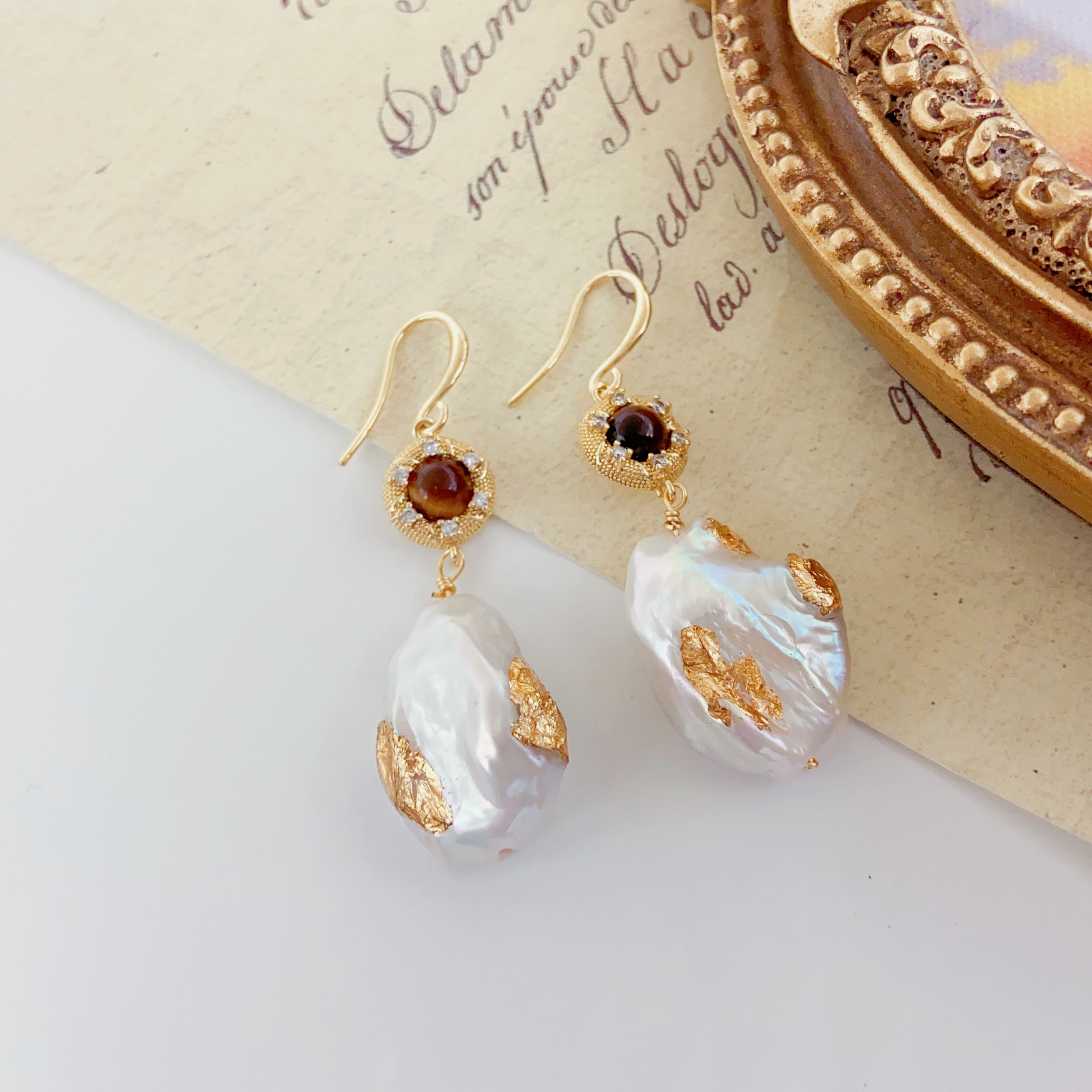 14k gold-plated Baroque freshwater pink and purple pearl earrings, retro French pearl earrings, retro Hong Kong-style earrings Item Picture