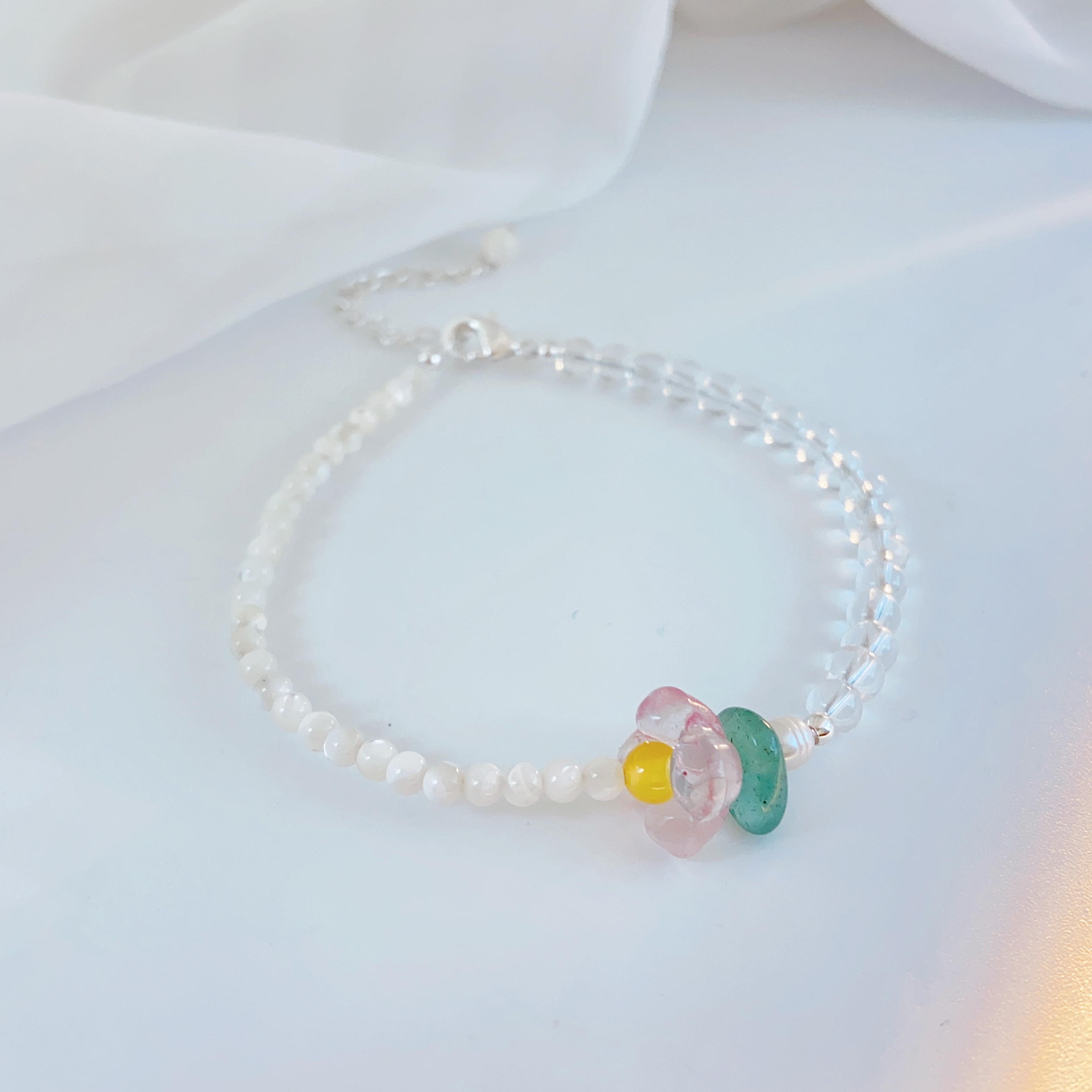 A natural freshwater pearl bracelet for women, with a fashionable and high-end feel, is suitable for daily wear and features a national trend style Application Scenario