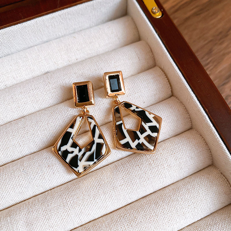 法式黑色菱形耳钉2025年新款爆款耳环轻奢高级感气质时尚耳饰女耳环