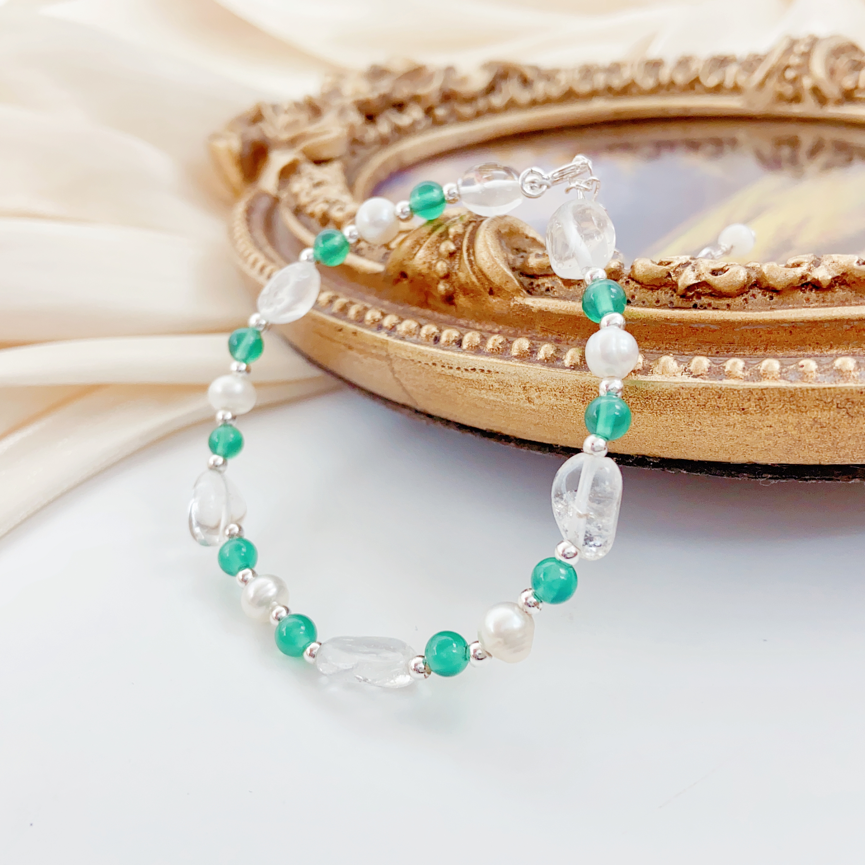 The Natural Freshwater Pearl Bracelet Is A Fashionable And High-End Accessory For Women. It Is Suitable For Daily Wear, Parties And Banquets Application Scenario